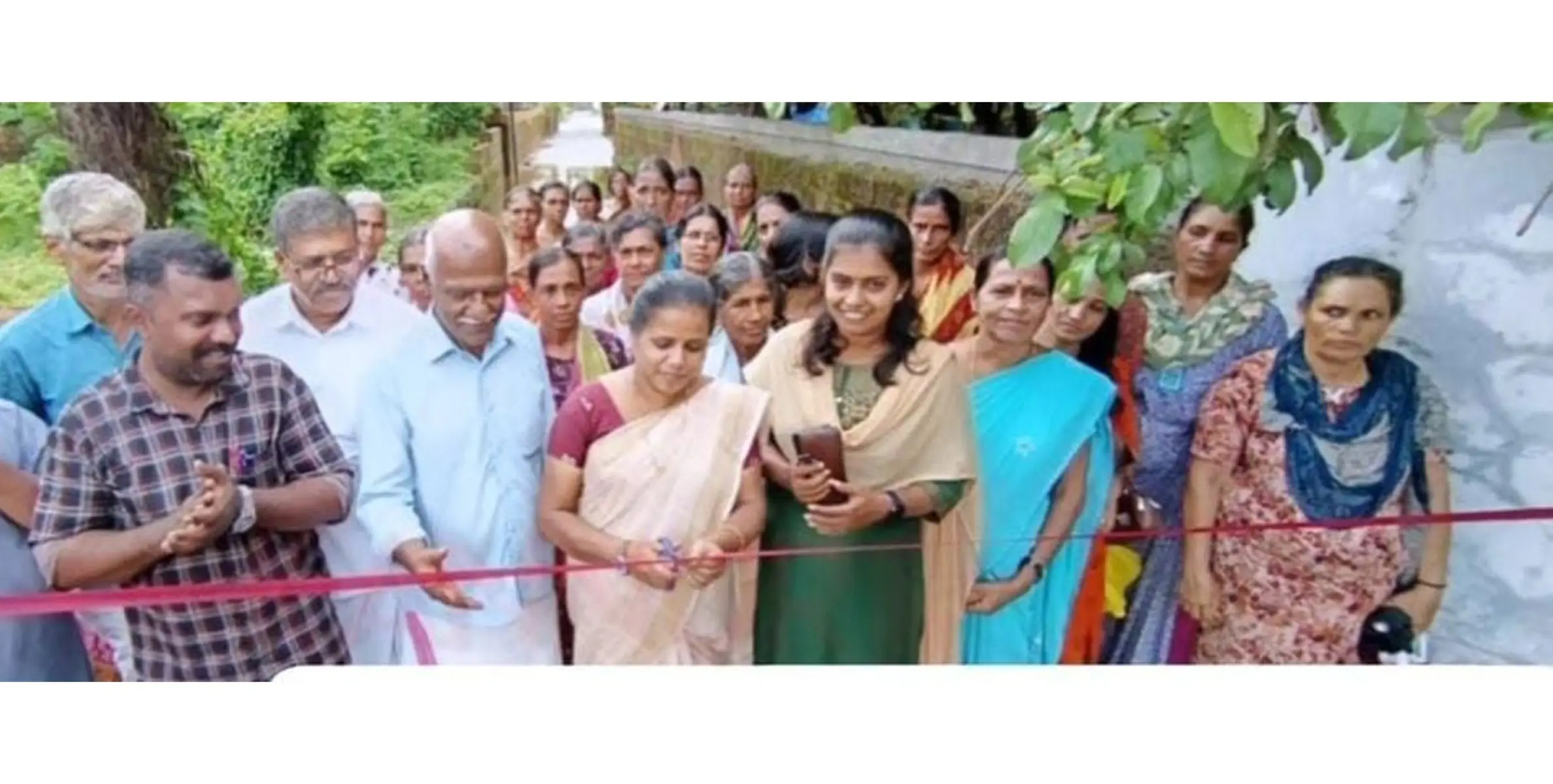 കണ്ണപുരം പഞ്ചായത്ത്‌ കോൺവെന്റ് റോഡ് മുതൽ മാർക്കറ്റ് റോഡ് വരെ നിർമിച്ച കോൺക്രീറ്റ് റോഡിന്റെ ഉദ്ഘാടനം