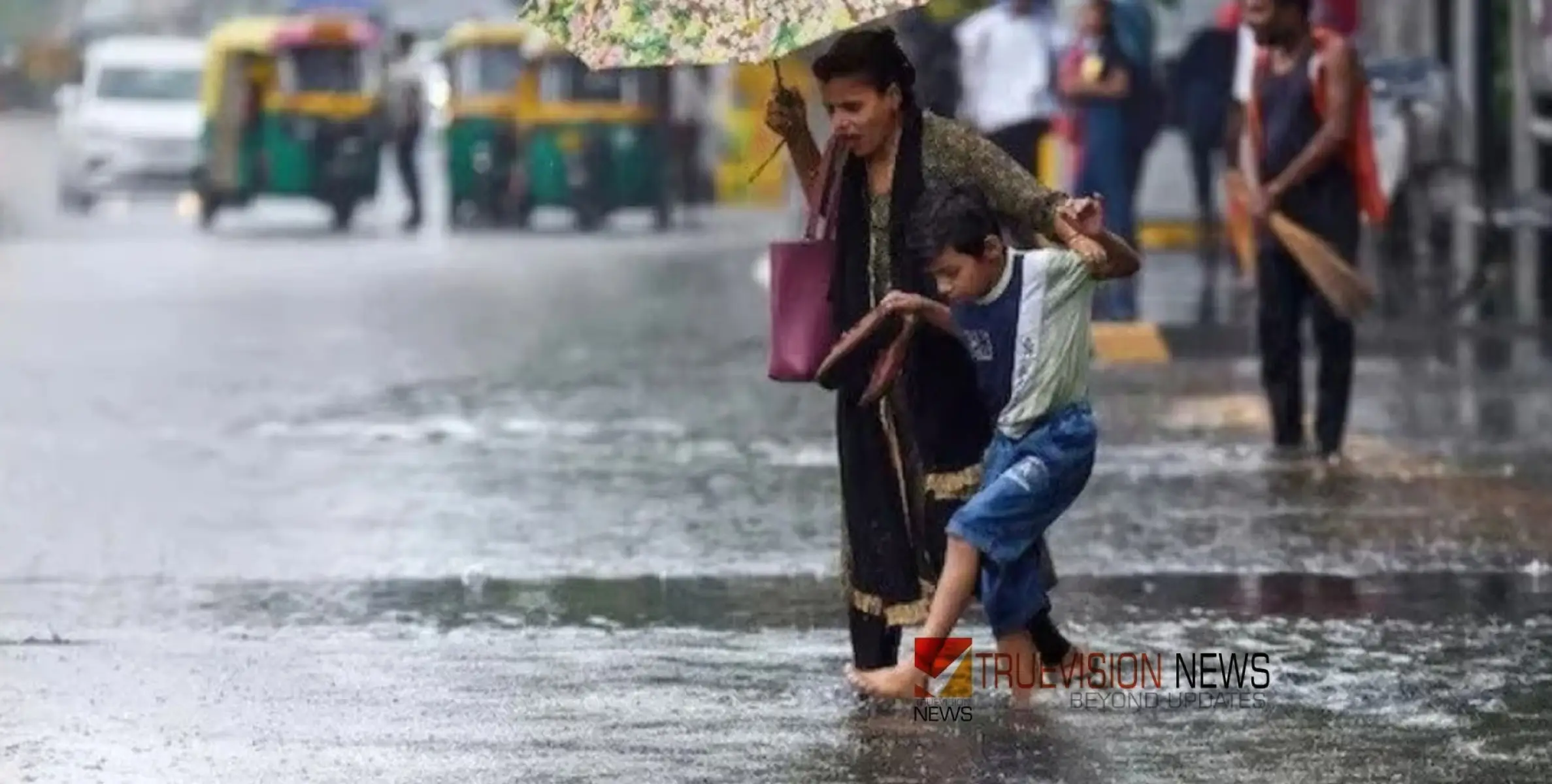 #rainalert | അവധി വേണമെന്നറിയാം, പക്ഷേ പോർഷൻ തീരാനുണ്ടെന്ന് ട്യൂഷൻക്ലാസ്; ഉത്തരവ് അവഗണിച്ചാൽ നടപടിയെന്ന് കളക്ടർ