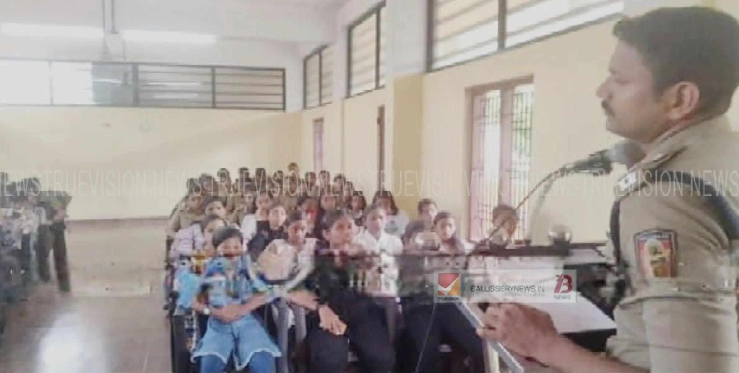 അത്തോളി ജിവിഎച്ച്എസ്എസ്സിൽ  'ലഹരിക്ക് വിട,ജീവിതം തന്നെ ലഹരി' എന്ന വിഷയത്തിൽ കുട്ടികൾ ക്ലാസെടുത്തു