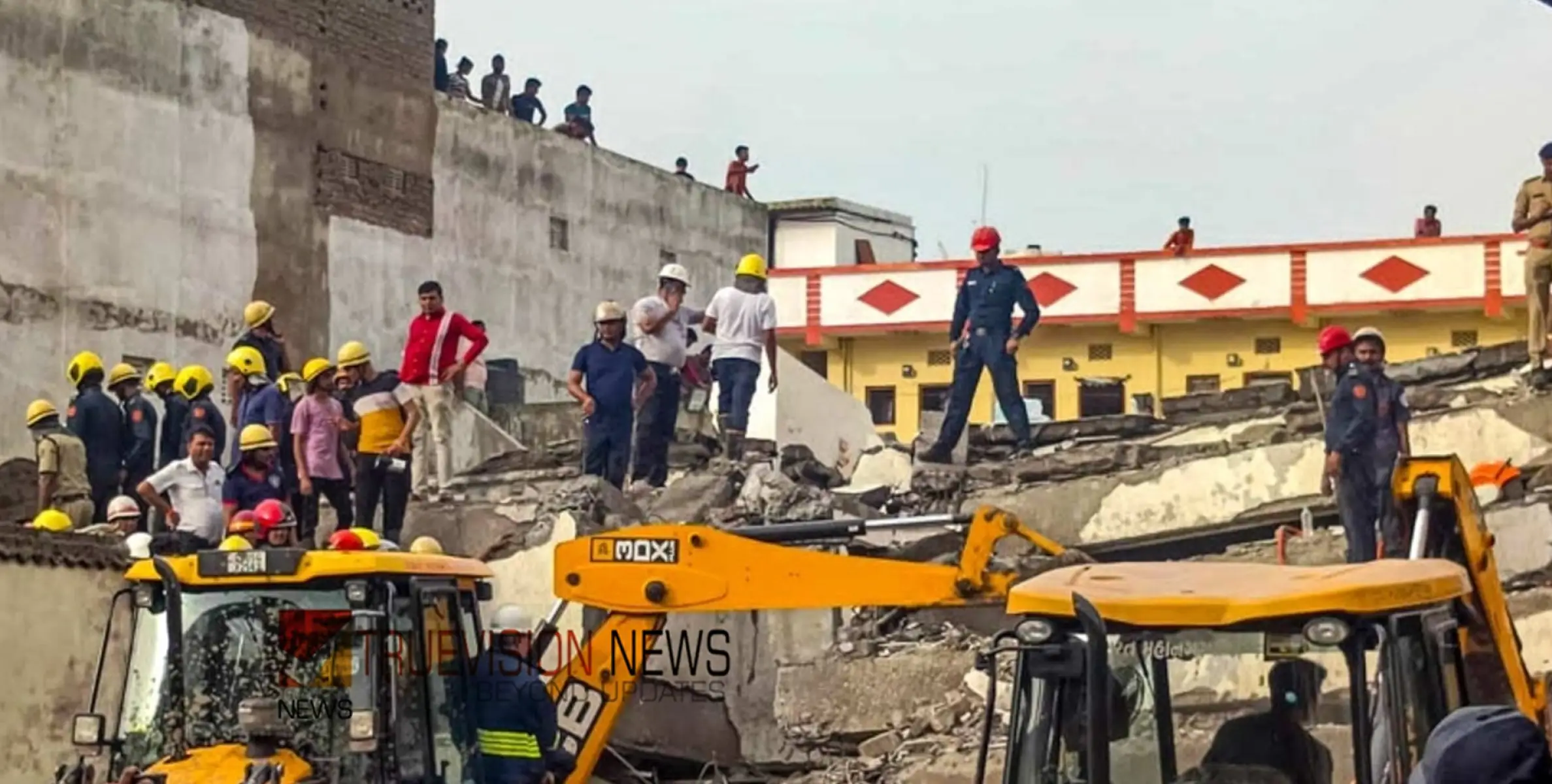 #buildingcollapse | സൂറത്തിൽ ആറ് നില കെട്ടിടം തകര്‍ന്നുവീണ സംഭവം : ഏഴ്  പേരുടെ മൃതദേഹങ്ങൾ കൂടി  കണ്ടെത്തി