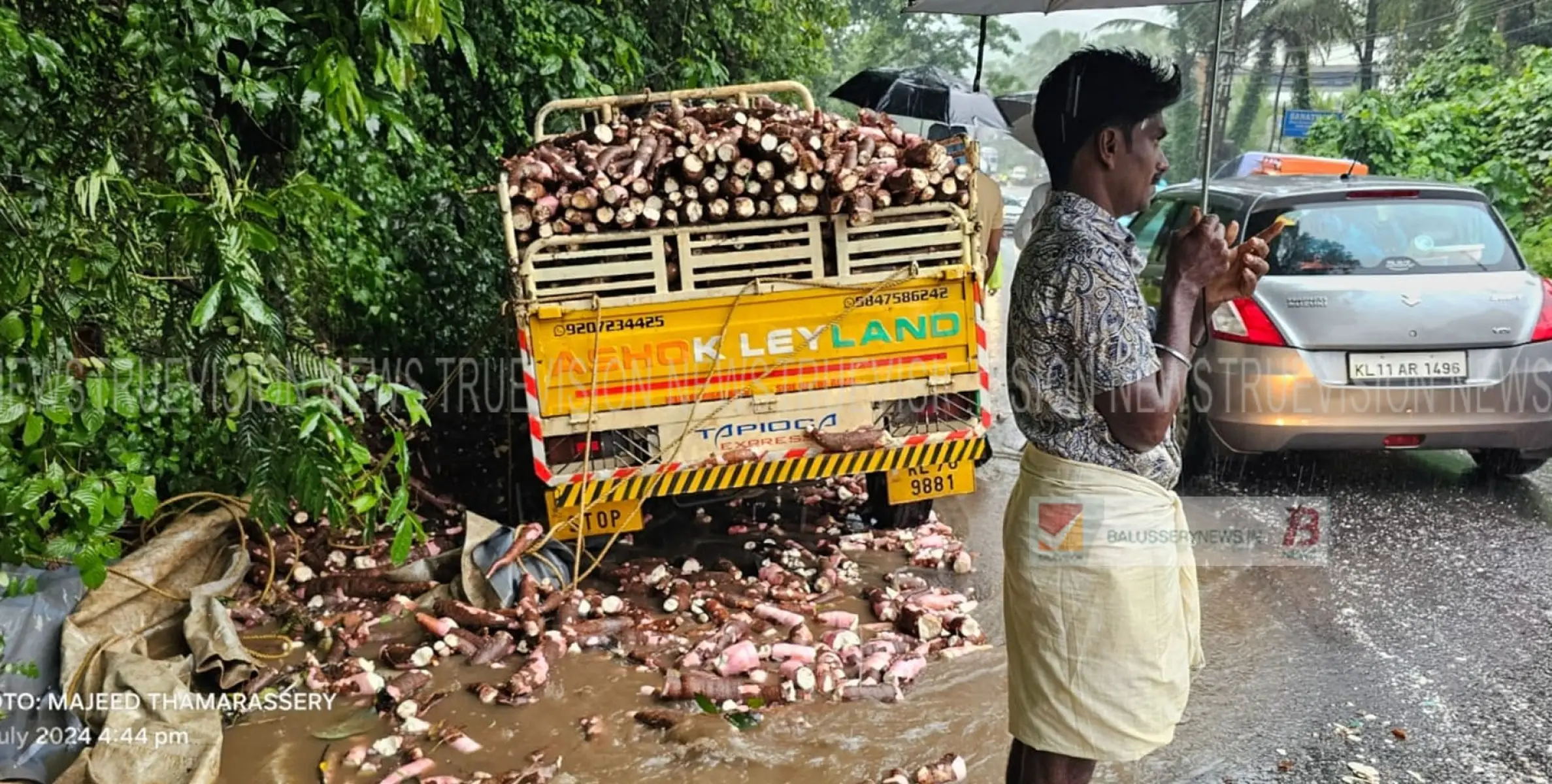 സ്വകാര്യ ബസ്സ് മിനിലോറിയിൽ ഇടിച്ച് അപകടം; ദേശീയപാതയിൽ ഗതാഗതം തടസ്സപ്പെട്ടു