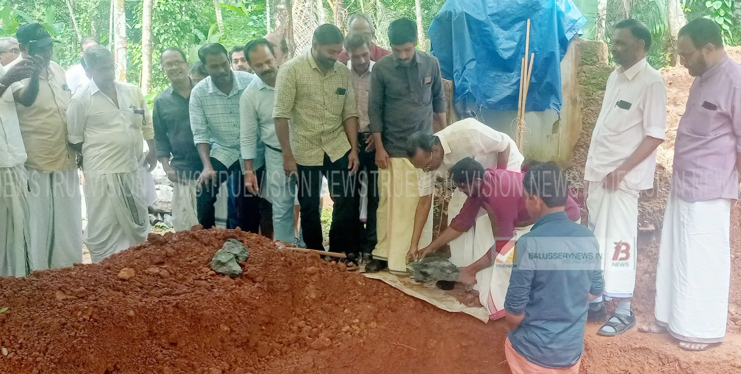 ബിവറേജസ് സ്റ്റാഫ് അസോസിയേഷൻ സിഐടിയു കോഴിക്കോട് ജില്ലാ കമ്മറ്റി നിർമിച്ച് നൽകുന്ന സ്നേഹ ഭവനത്തിന് തറക്കല്ലിട്ടു 