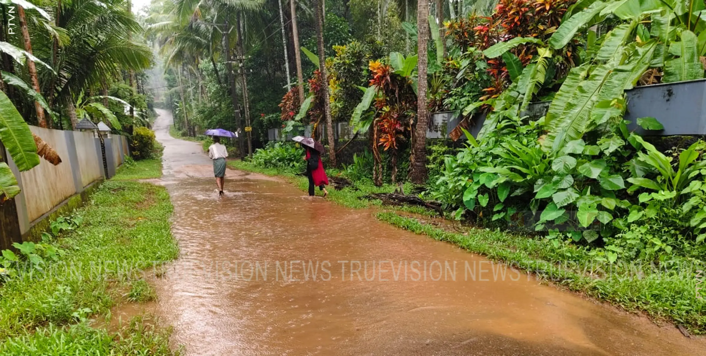 പുതിയപ്പുറത്ത് താഴെ റോഡില്‍ വെള്ളക്കെട്ട്; യാത്രക്കാര്‍ ദുരിതത്തില്‍ 