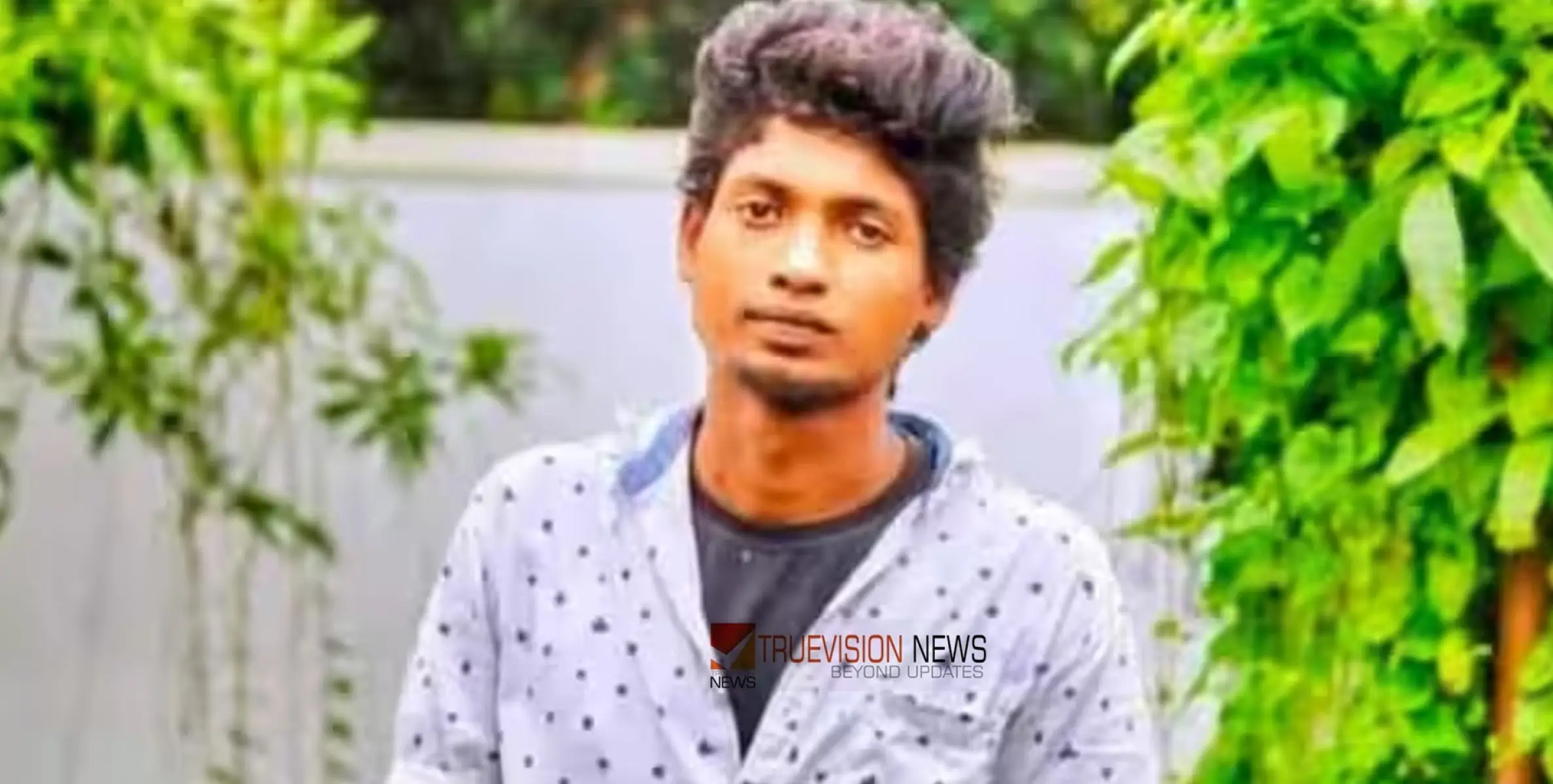 #accident |  വിദേശത്ത് പോകാൻ പേപ്പർ ശരിയാക്കാനുള്ള യാത്ര അന്ത്യയാത്രയായി; കൂറ്റൻമരം വീണ് പരിക്കേറ്റ ദമ്പതികളിൽ ഒരാൾ മരിച്ചു