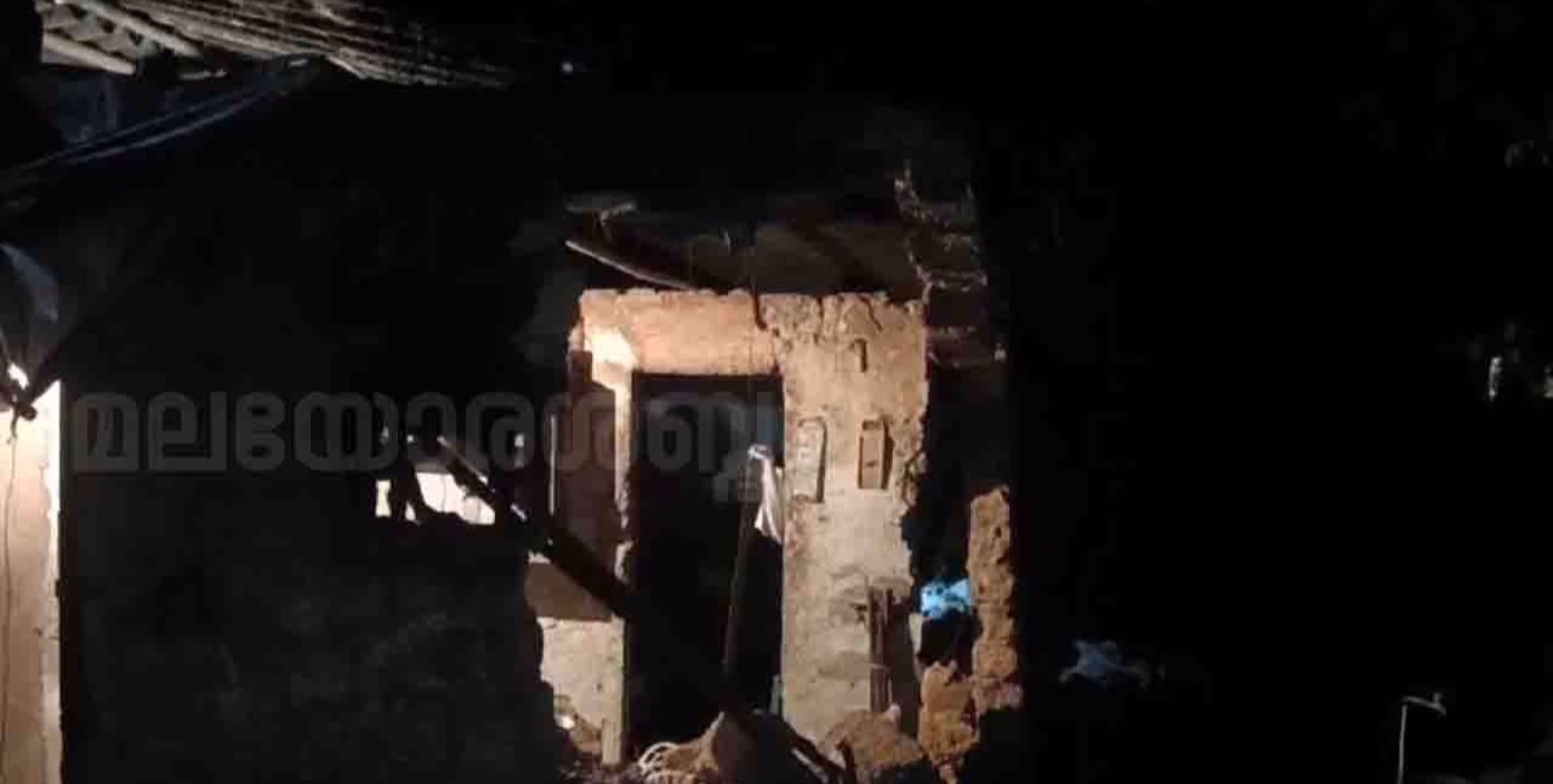 അയ്യൻകുന്നിൽ കനത്ത മഴയിൽ വീട് ഇടിഞ്ഞു വീണു 