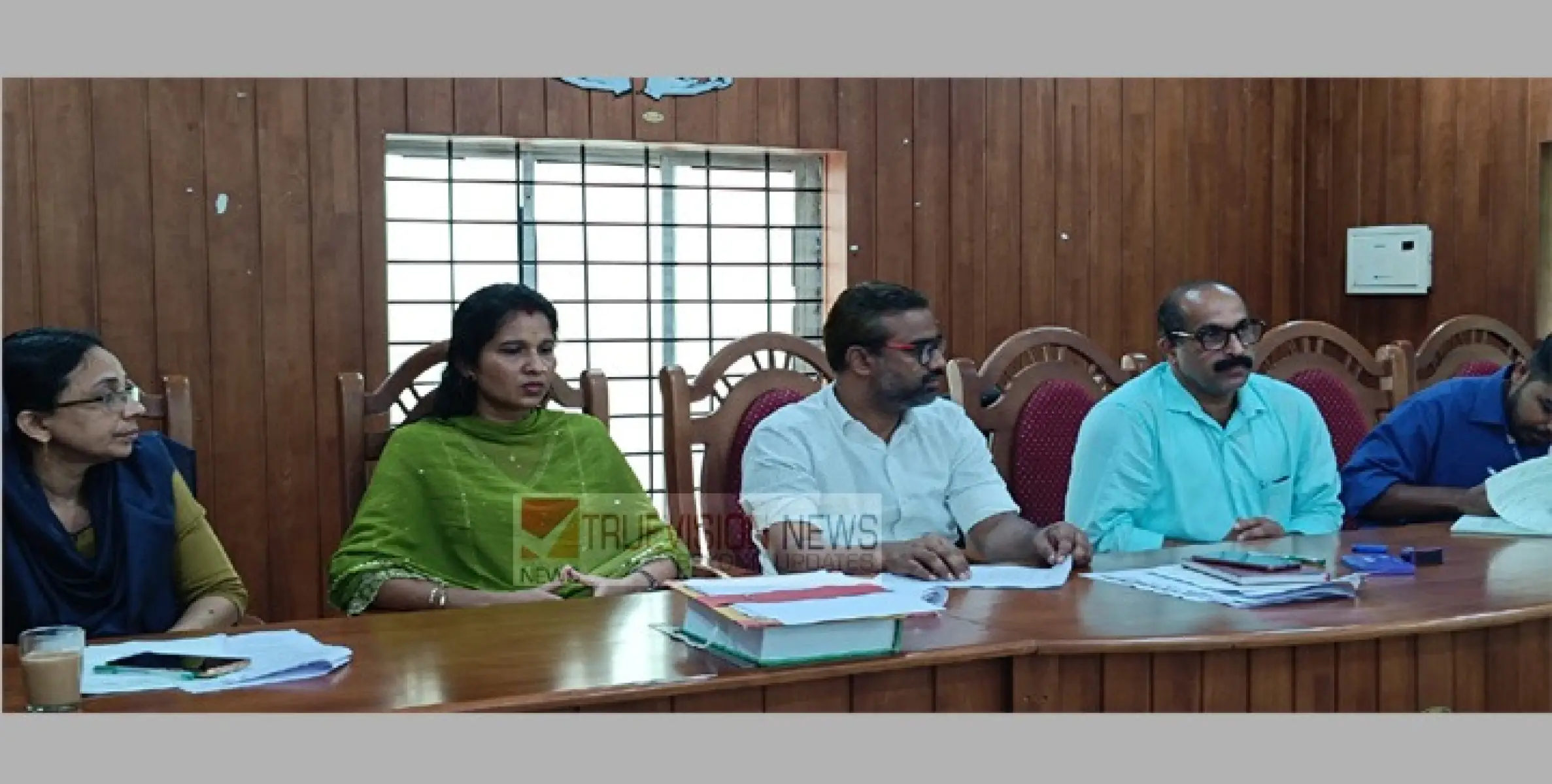 അഖിലമര്യാട്ട്  വീണ്ടും;  നാദാപുരം ഗ്രാമപഞ്ചായത്ത്   വൈസ്. പ്രസിഡൻ്റ് തെരഞ്ഞെടുപ്പ് യുഡിഎഫ് സ്ഥാനാർത്ഥിക്ക് വിജയം