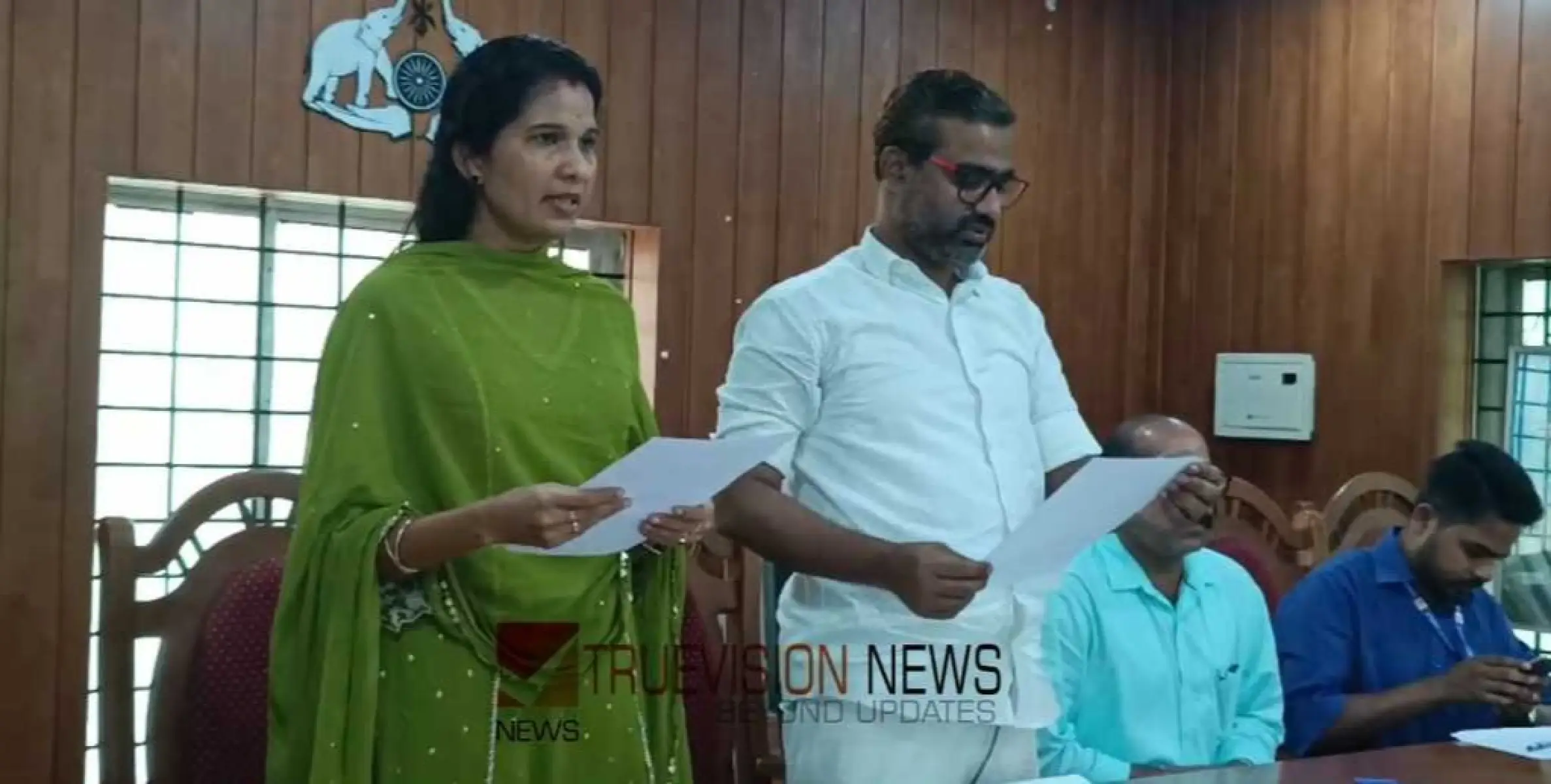 അംഗീകരിക്കില്ല ബഹിഷ്ക്കരിച്ചു; അഖിലയുടെ സത്യപ്രതിജ്ഞ ഇടതുപക്ഷം ബഹിഷ്ക്കരിച്ചു