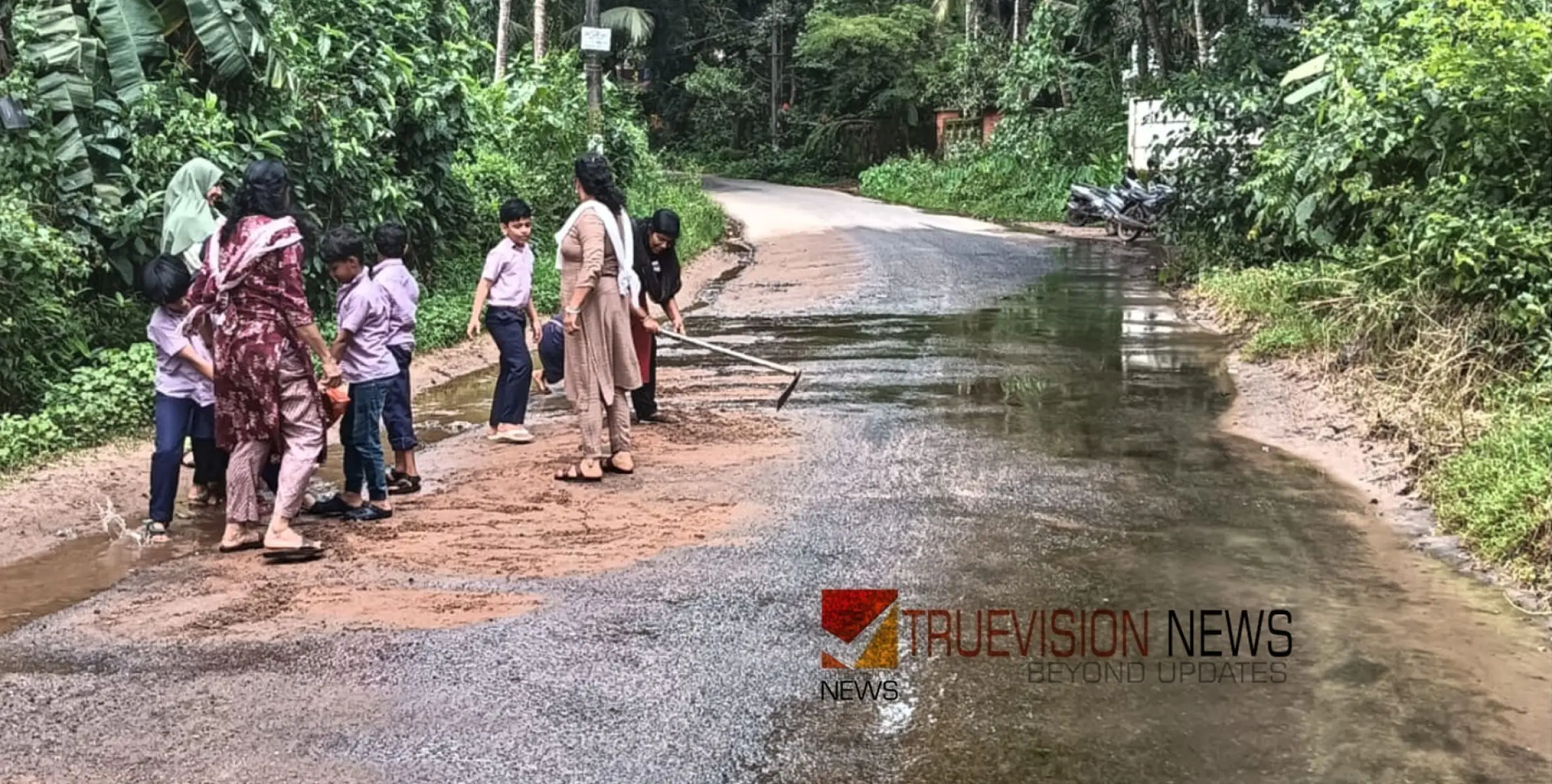 #Roadcleaned | യാത്രക്കാർക്ക് ആശ്വാസം; കുനിങ്ങാട് തണ്ണീർപ്പന്തൽ റോഡ് പിഞ്ചോമനകളുടെ കൈകളിൽ സുരക്ഷിതം