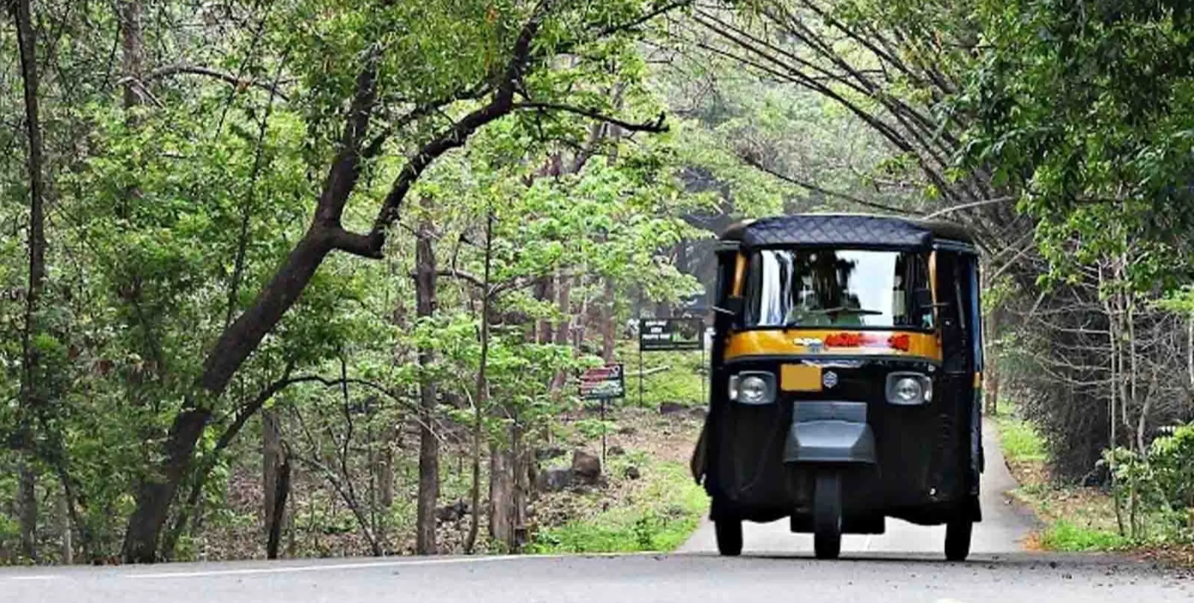 പേരാവൂർ പഞ്ചായത്ത് പരിധിയിലെ ഓട്ടോറിക്ഷകളുടെ പാർക്കിംഗ് പെർമിറ്റ് പുതുക്കി നൽകുന്നു