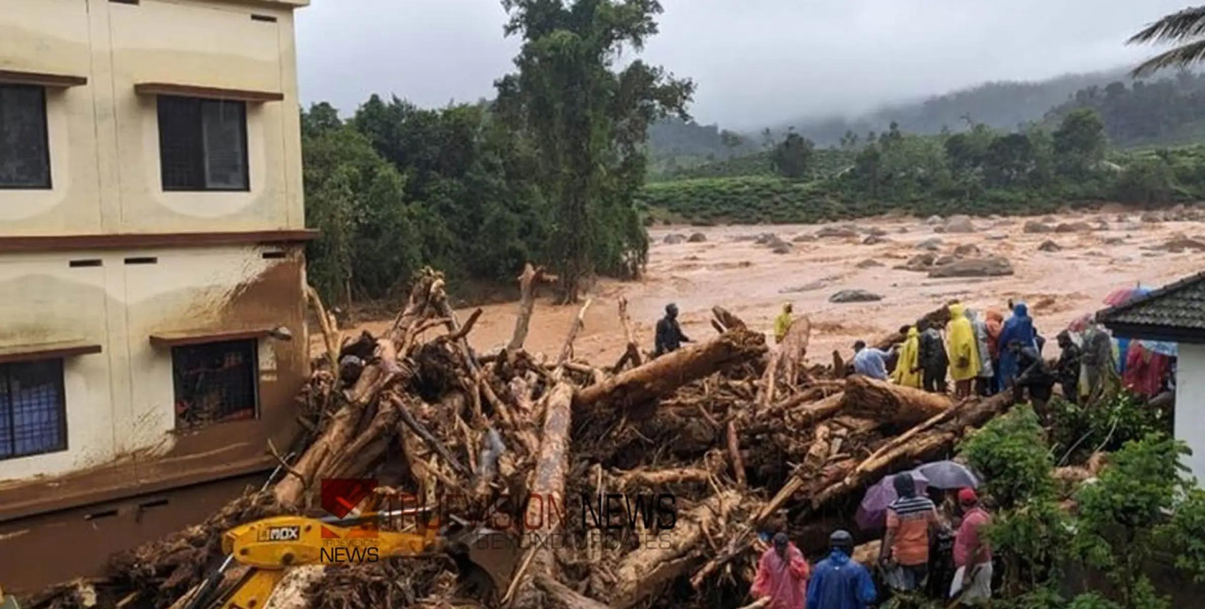 #wayanadmudflow |  ആദ്യം ഒഴുകിയെത്തിയത് പിഞ്ചുകുഞ്ഞിൻ്റെ മൃതദേഹം; 55 ആയി ഉയർന്ന് മരണസംഖ്യ, രക്ഷാപ്രവര്‍ത്തനത്തില്‍ വില്ലനായി കാലാവസ്ഥ