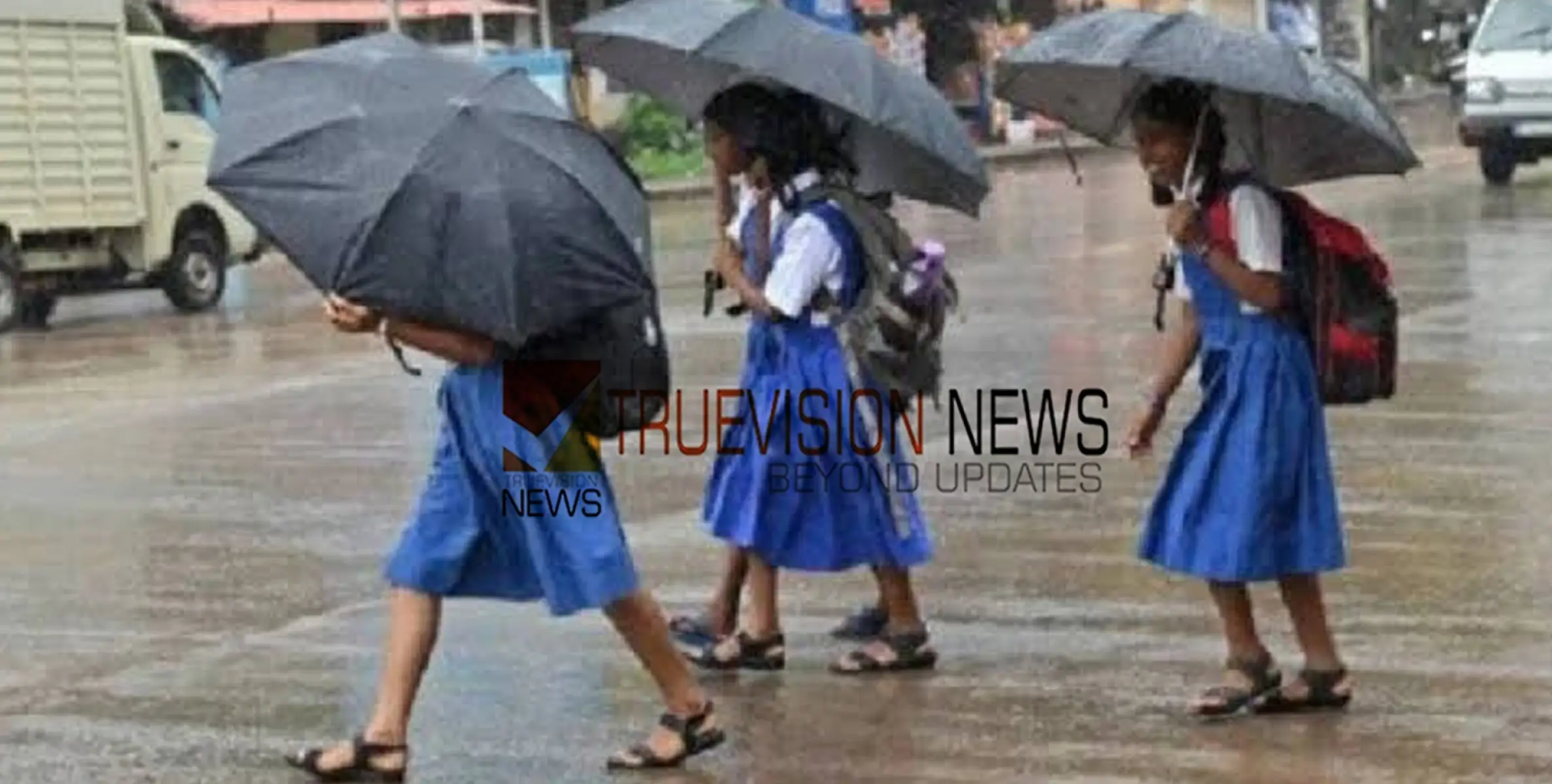 #heavyrain |   തോരാതെ മഴ; മൂന്ന്  ജില്ലകളിലെ വിദ്യാഭ്യാസ സ്ഥാപനങ്ങള്‍ക്ക് നാളെ അവധി