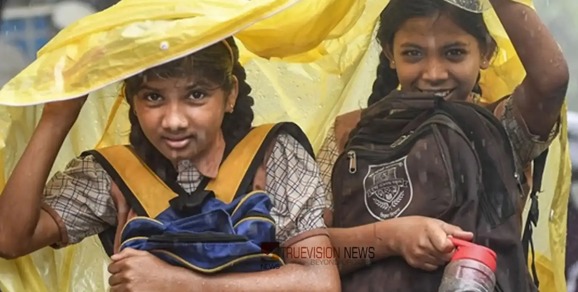 #Heavyrain | അതിശക്ത മഴ: നാല് ജില്ലകളിലെ വിദ്യാഭ്യാസ സ്ഥാപനങ്ങൾക്ക് നാളെ അവധി, പ്രൊഫഷണൽ കോളേജുകളും ഉൾപ്പെടും 