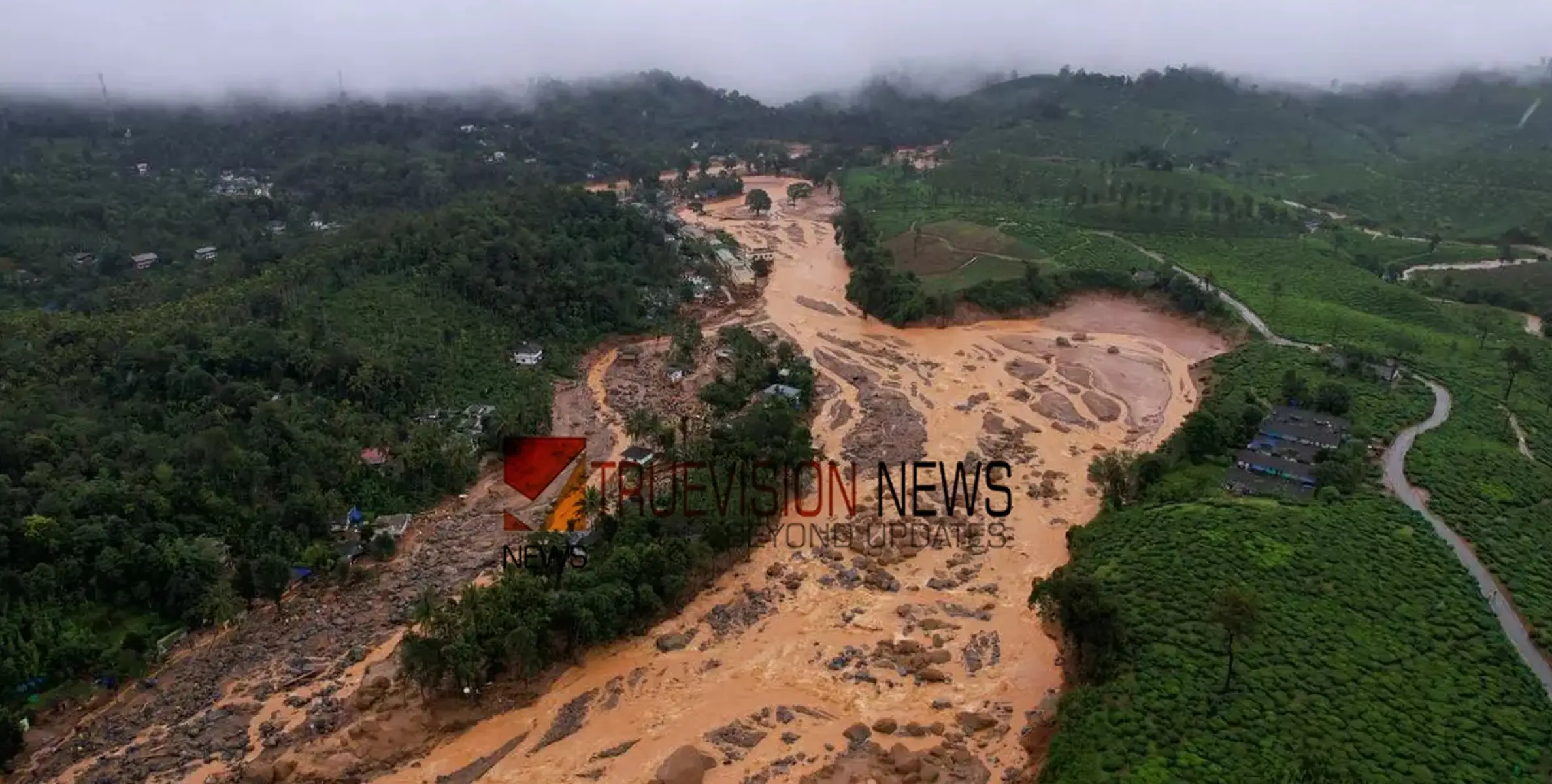 #wayanadMudflow |   ഒരു ഗ്രാമം ഒന്നാകെ ഒഴുകിപ്പോയി; ഉറ്റവർക്കായി വിങ്ങിപ്പൊട്ടി നാട്