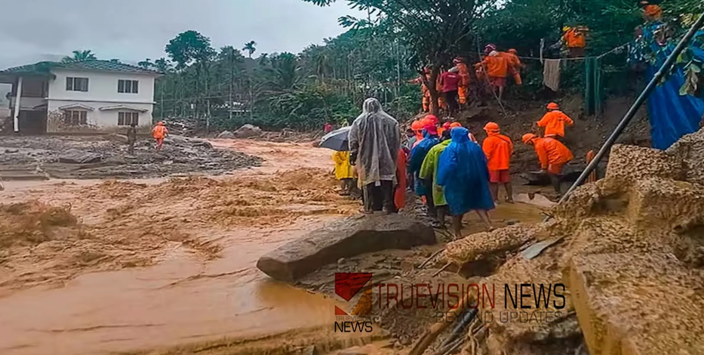 #wayanadMudflow |  'ചെറിയ മക്കളാണ് കൂടുതലും ഉണ്ടായിരുന്നത്, കൺമുന്നിൽ കൈവീശി കാണിച്ചവർ മരിച്ചുപോകുന്നതാണ് കാണുന്നത്'