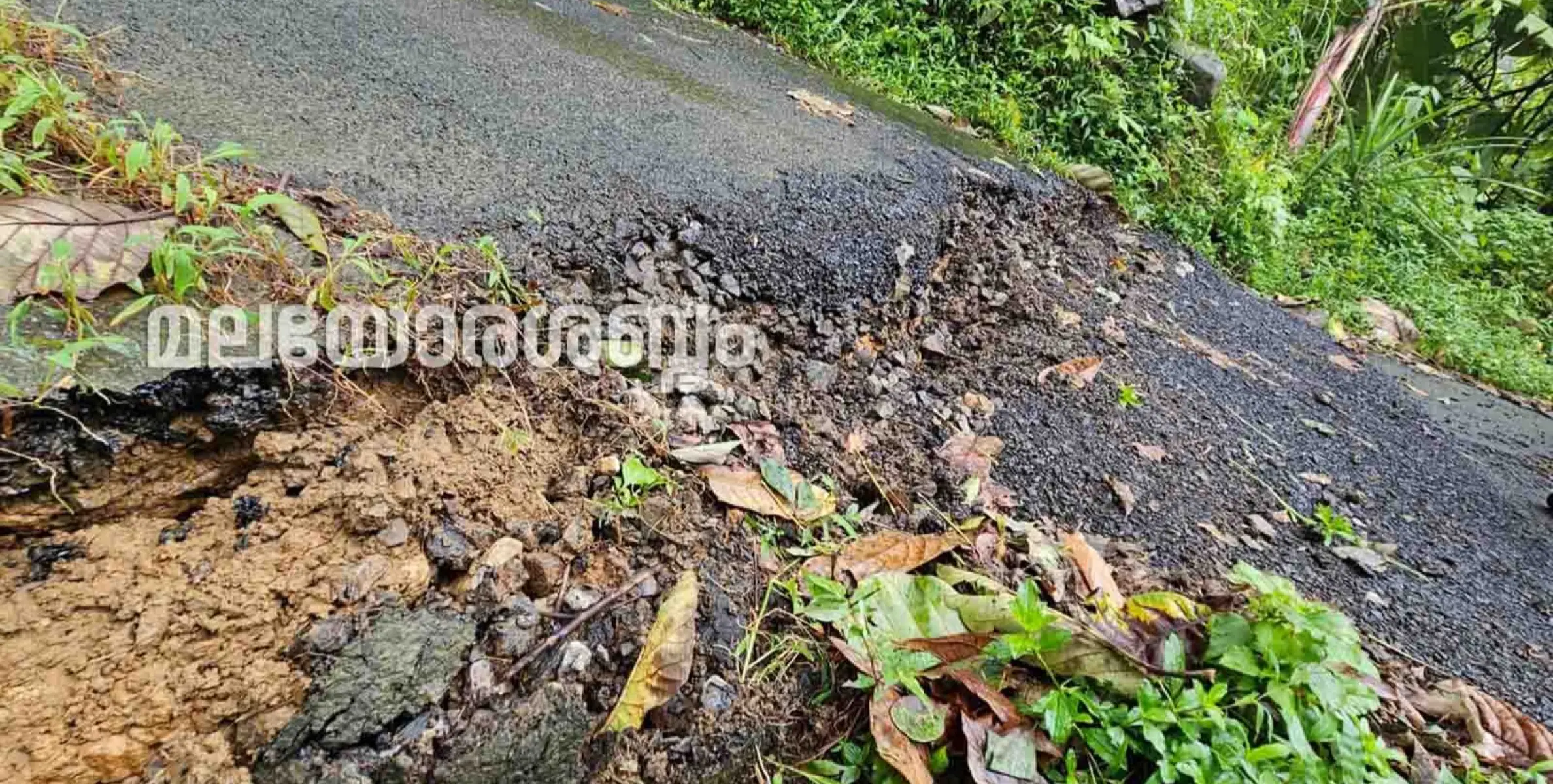 കൈലാസൻ പടി ഭൂമിയിൽ വിള്ളൽ; 17 കുടുംബങ്ങൾക്കായി ദുരിതാശ്വാസ ക്യാമ്പ് തുറന്നു 