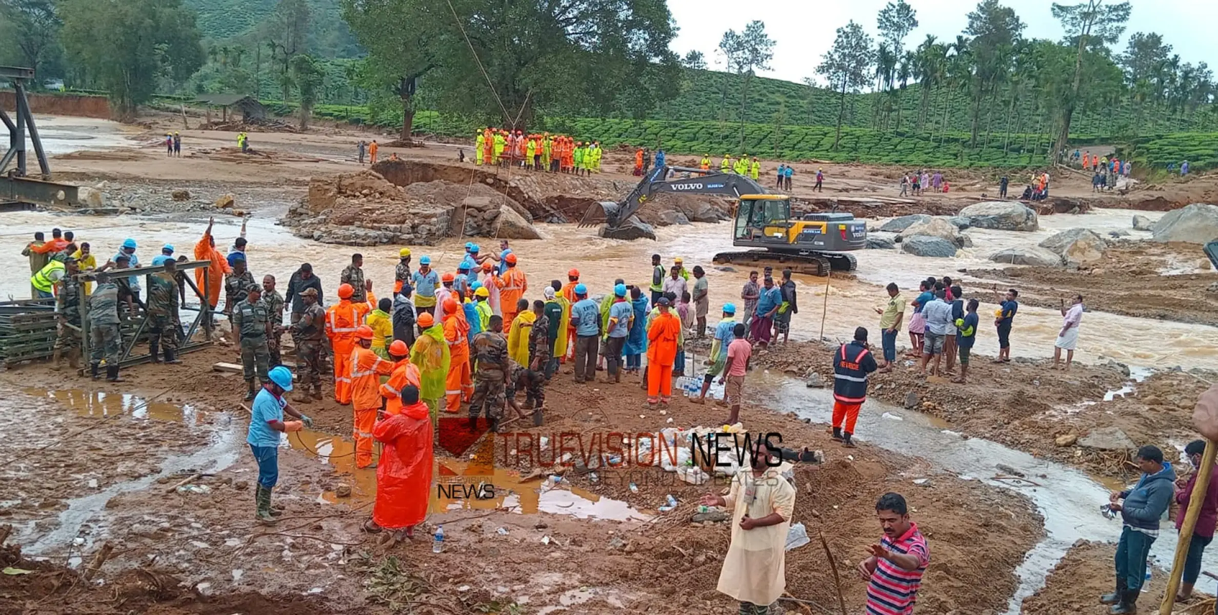 #Wayanadmudflow | 240 പേർ കാണാമറയത്ത്: വെല്ലുവിളിയായി ചെളി; തിരച്ചിൽ യന്ത്രസഹായത്തോടെ 