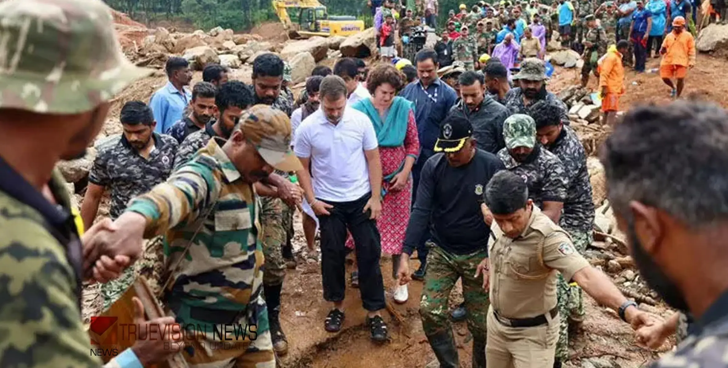 #WayanadMudflow | വീണ്ടും ദുരന്തഭൂമിയിലെത്തി രാഹുല്‍; 'കോണ്‍ഗ്രസ് നൂറിലധികം വീടുകള്‍ നിര്‍മിച്ചുനല്‍കും' 