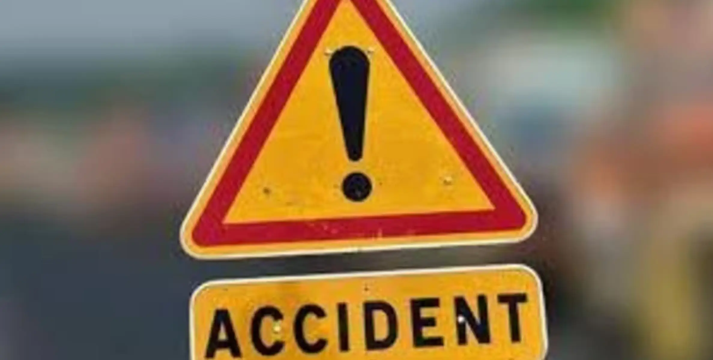 #Accident | റോ​ഡ​രി​കി​ൽ നിന്നവർക്ക് മേൽ കാർ പാഞ്ഞു കയറി അപകടം; ഒ​രാ​ൾ മ​രി​ച്ചു