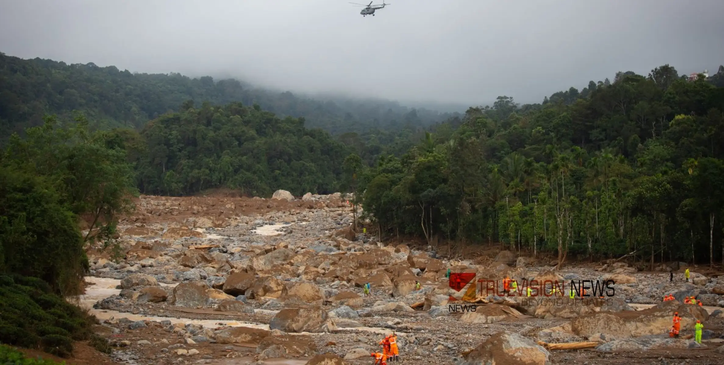 #wayanadlandslides |  'ഉമ്മയോട് എന്നെ നോക്കരുത്, എവിടേലും പിടിച്ചുനിൽക്കണമെന്ന് പറഞ്ഞു; ആ മോനെ പിടിച്ച് ഞാൻ നടന്നു'