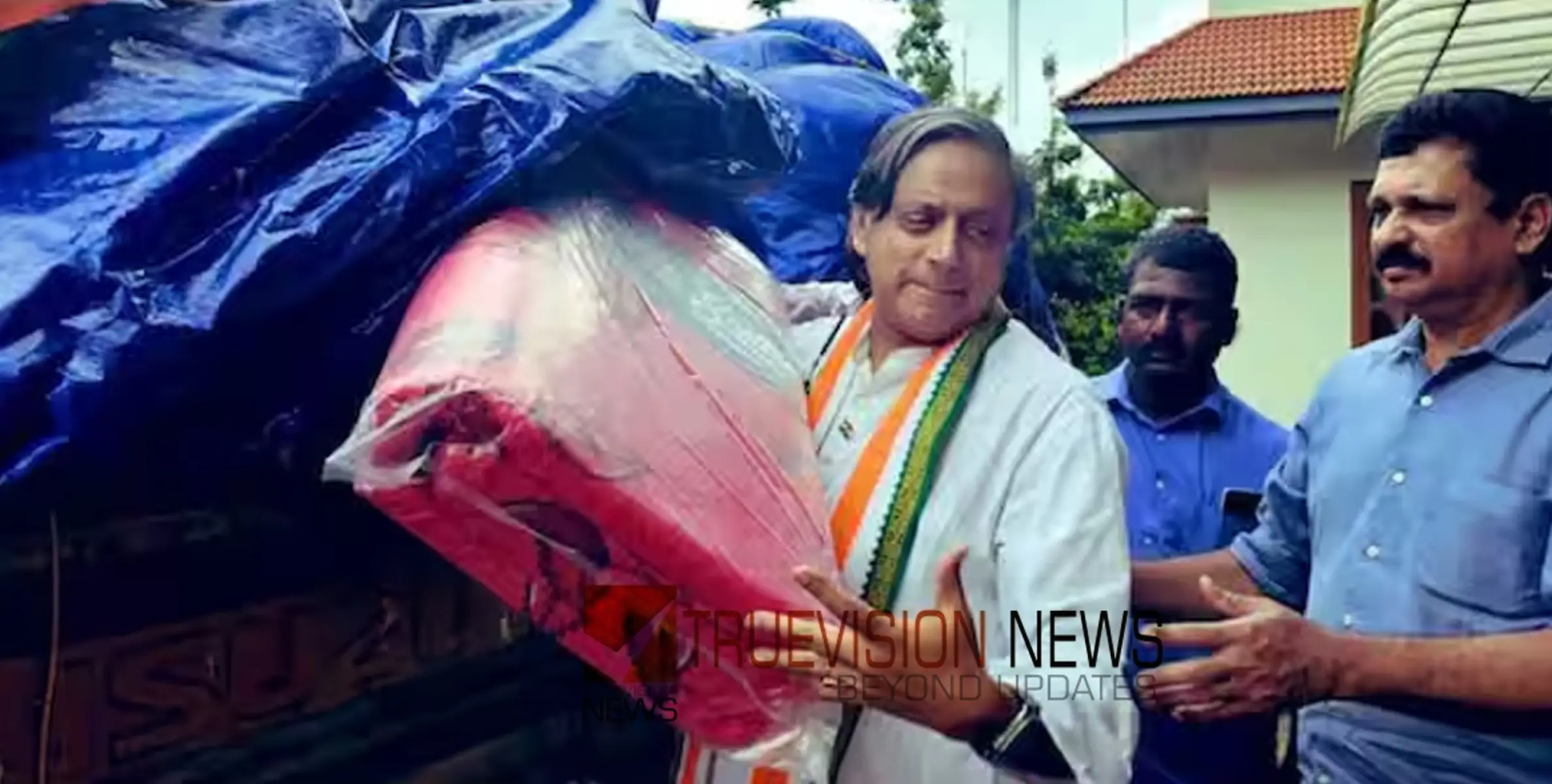 #shashitharoor | വയനാട്ടിൽ നിന്നുള്ള വീഡിയോ പങ്കുവെച്ച് ശശി തരൂർ; അടിക്കുറിപ്പിന്‍റെ പേരിൽ വ്യാപക വിമർശനം