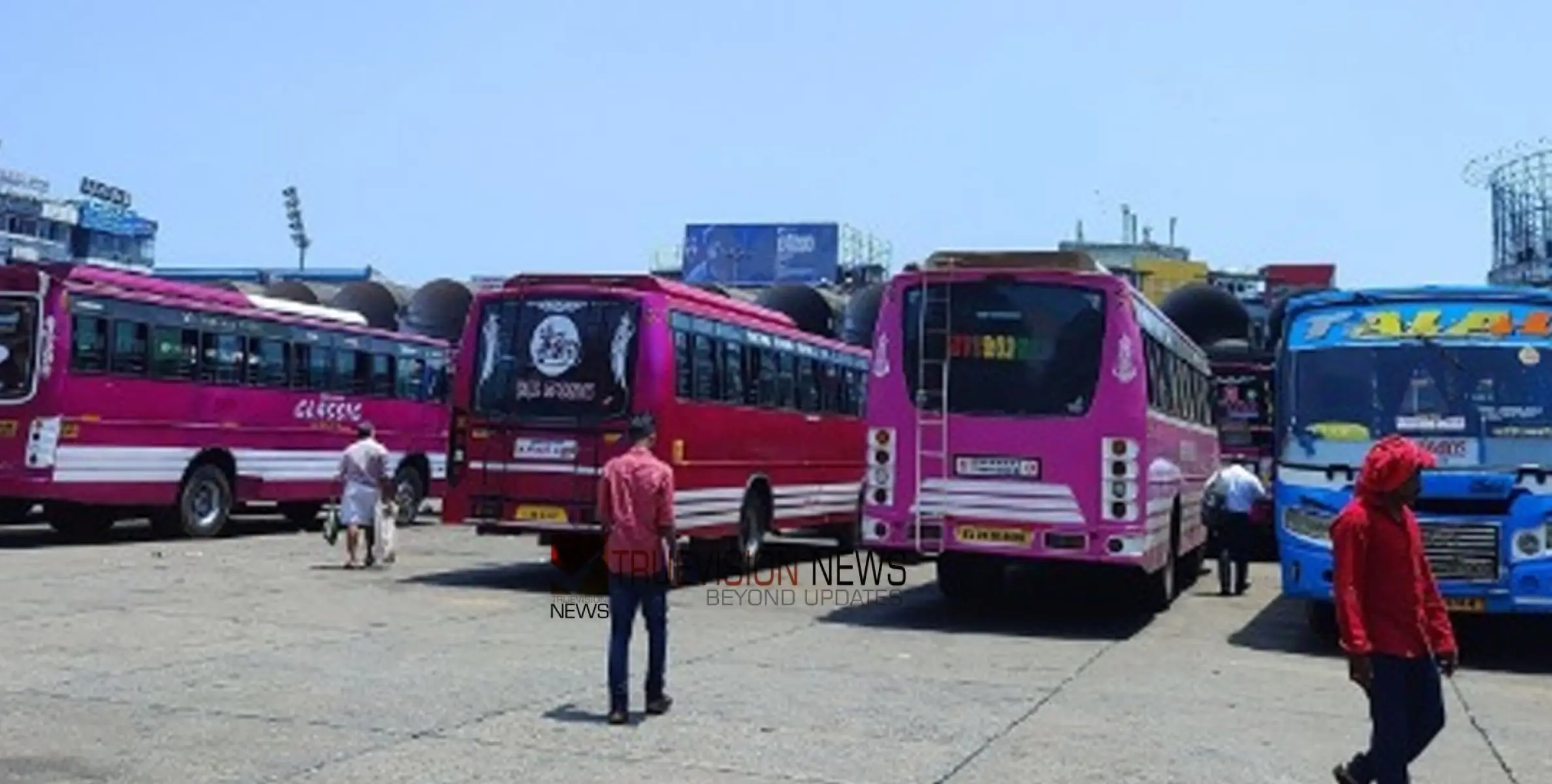 #busstrike |  ഡ്രൈവർക്ക് മർദ്ദനം;  കുറ്റ്യാടി കോഴിക്കോട് റൂട്ടിൽ സ്വകാര്യ  ബസ്സ്  ജീവനക്കാരുടെ മിന്നൽ പണിമുടക്ക്