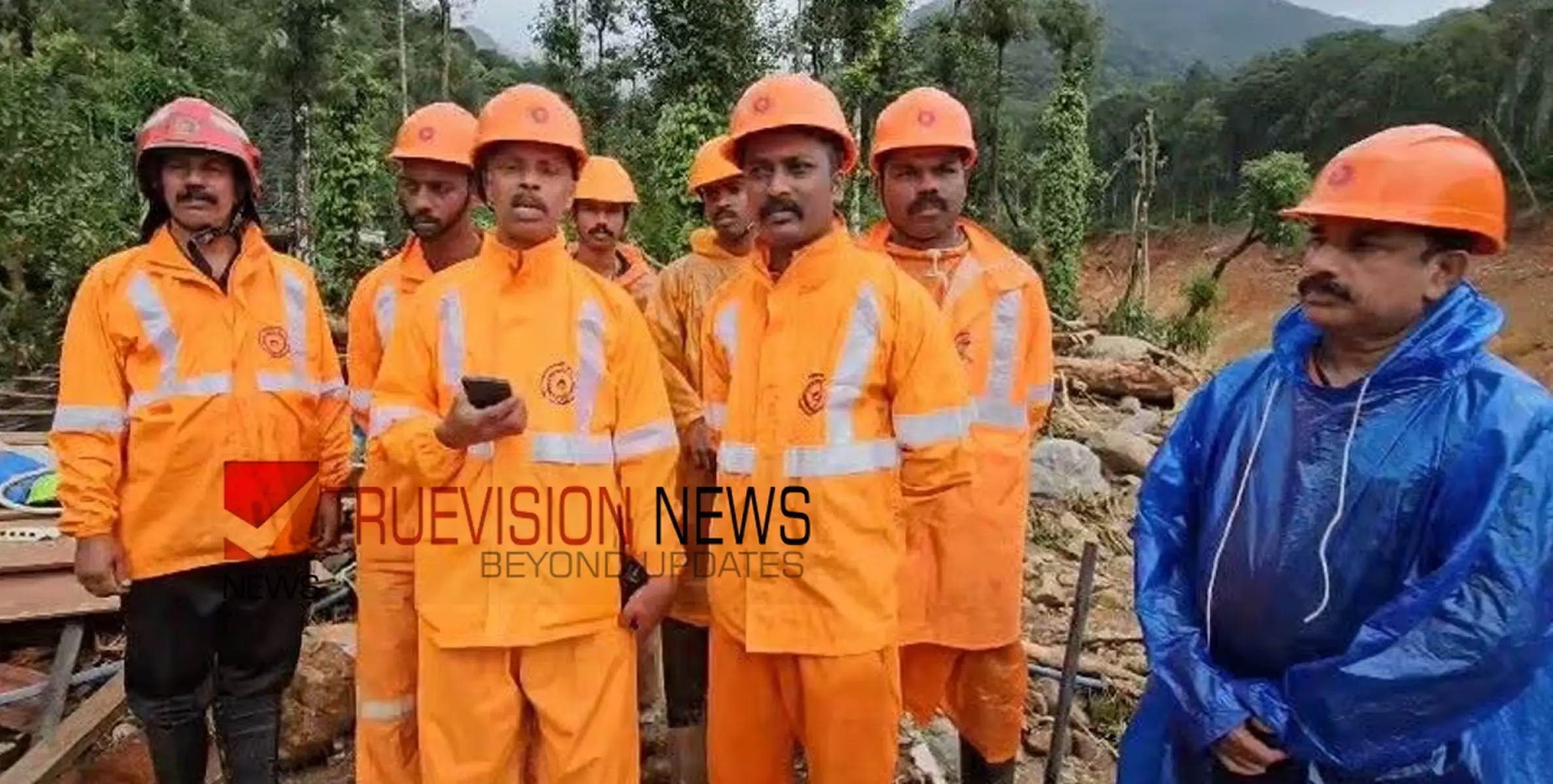 #wayanadLandslides |  ഓടിക്കോ അടുത്തത് വരുന്നു.. അലര്‍ച്ചകേട്ട് ഓടി; ഞങ്ങള്‍ കേറിയ കുന്നും ആ സമയത്ത് കിടുകിടാ വിറയ്ക്കുകയായിരുന്നു, ഭയാനകമായ രാത്രി