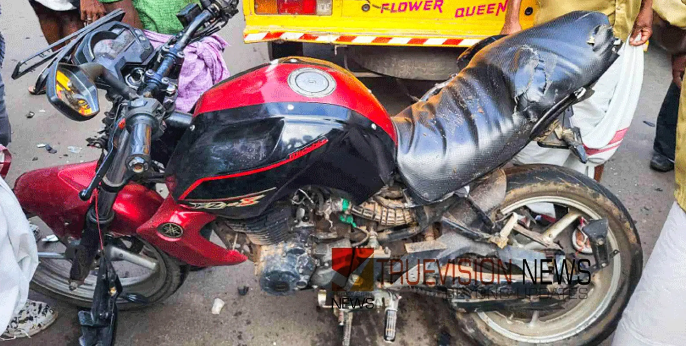 #accident | നടുറോഡിൽ ആംബുലൻസുമായി ഡ്രൈവറുടെ പരാക്രമം; യുവാവിന് പരിക്ക്