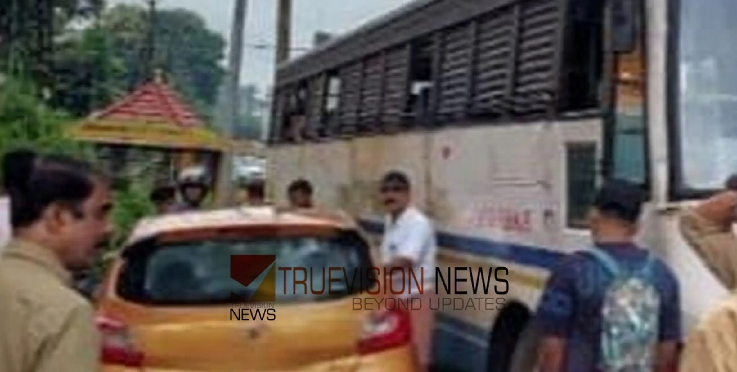 #accident | തളിപ്പറമ്പിൽ കാറും കെഎസ്ആർടിസി ബസും കൂട്ടിയിടിച്ച് അപകടം