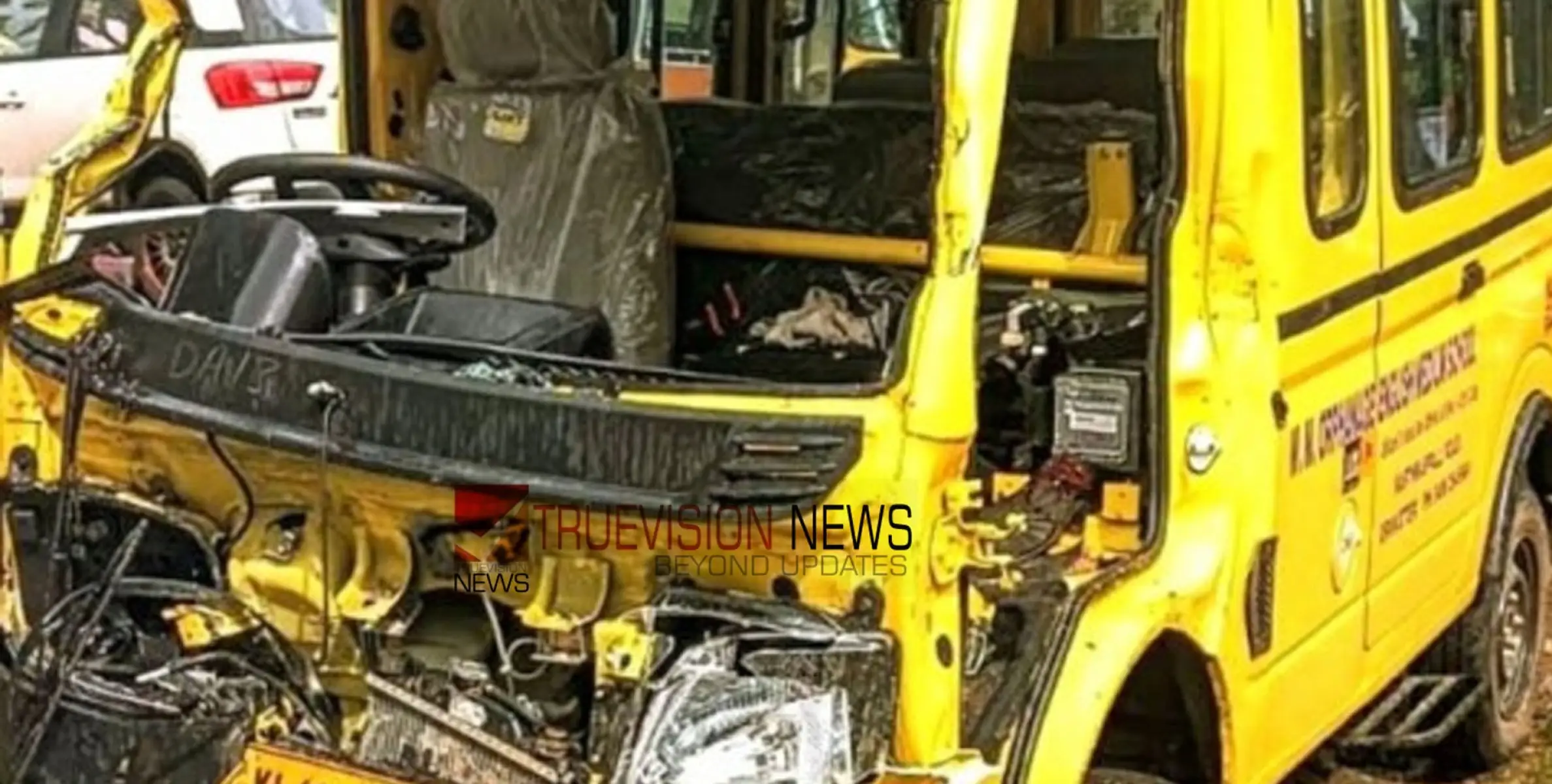 #accident | അപകടം അമിതവേഗം; സ്വകാര്യ ബസിന്റെ അമിത വേഗമാണ് അപകടകാരണമെന്ന് യാത്രക്കാർ ; പരിക്കേറ്റത് 16 വിദ്യാർത്ഥികൾക്കും ഡ്രൈവർക്കും