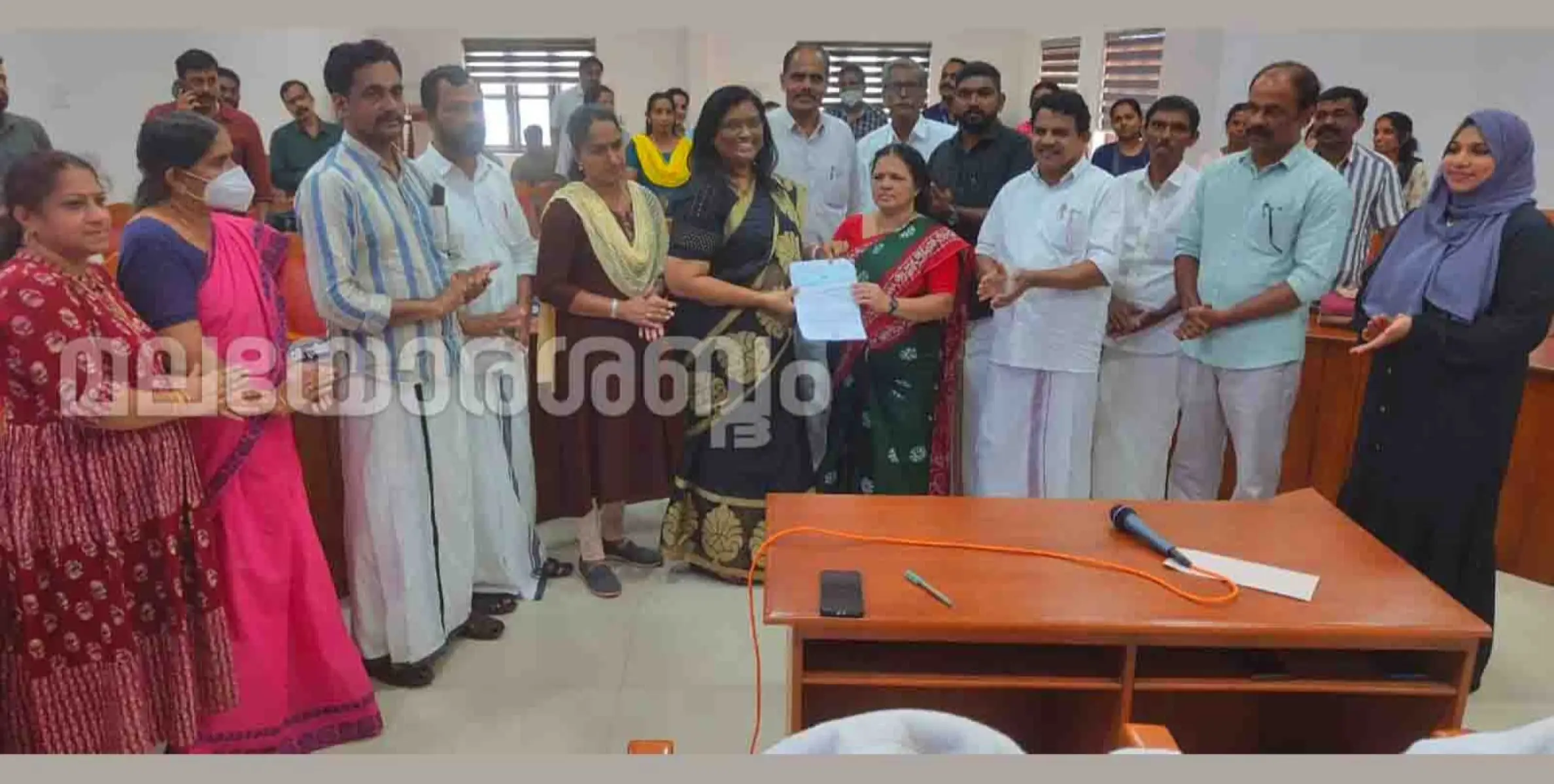 വയനാടിന് വേണ്ടി ഇരിട്ടി നഗരസഭ നൽകിയത് പത്ത് ലക്ഷം