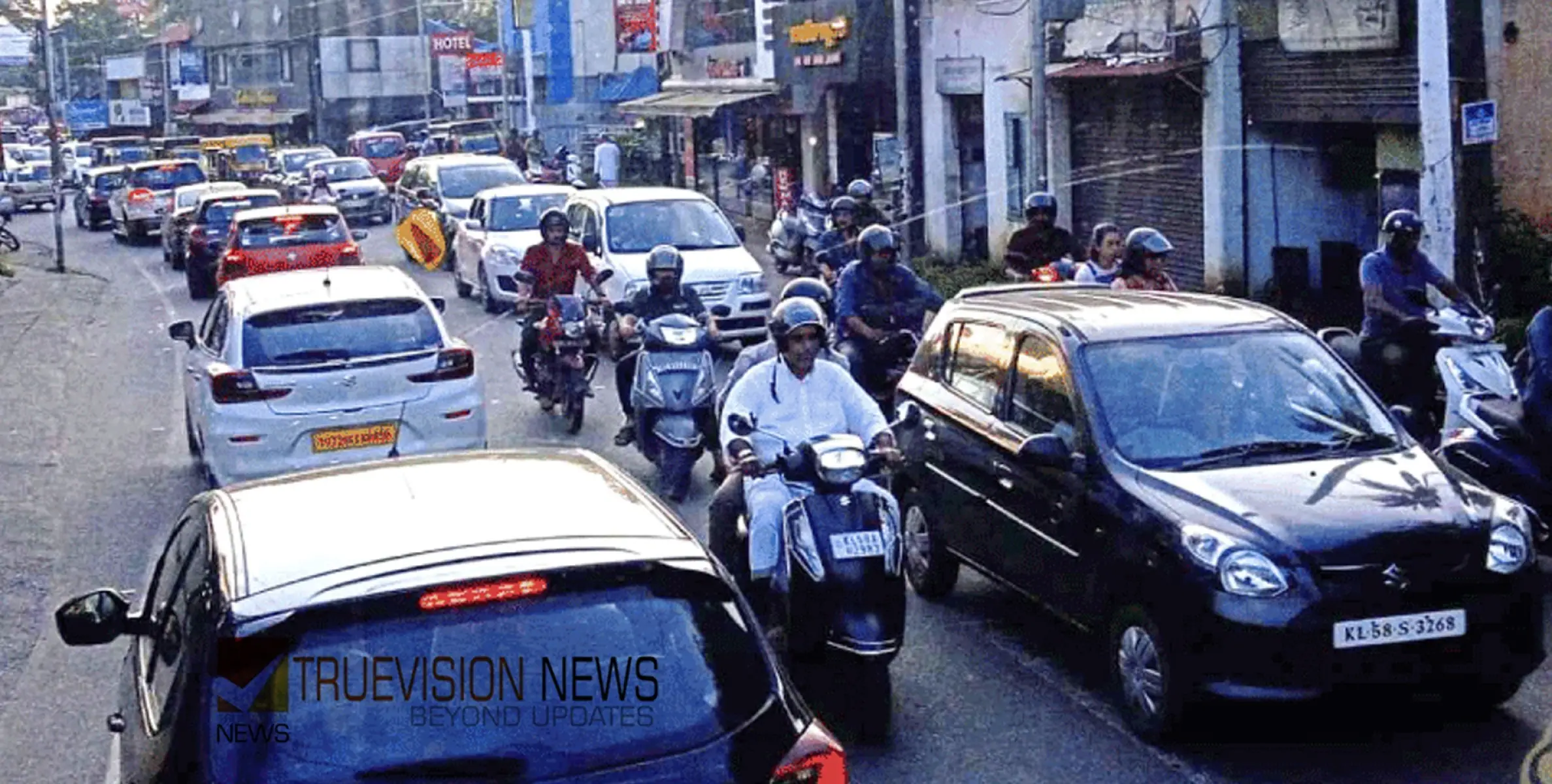 #Trafficjam | ത​ല​ശ്ശേ​രി ചിറക്കരയിൽ ഗതാഗതക്കുരുക്ക്; ട്രാഫിക് സംവിധാനം താളം തെറ്റുന്നു 