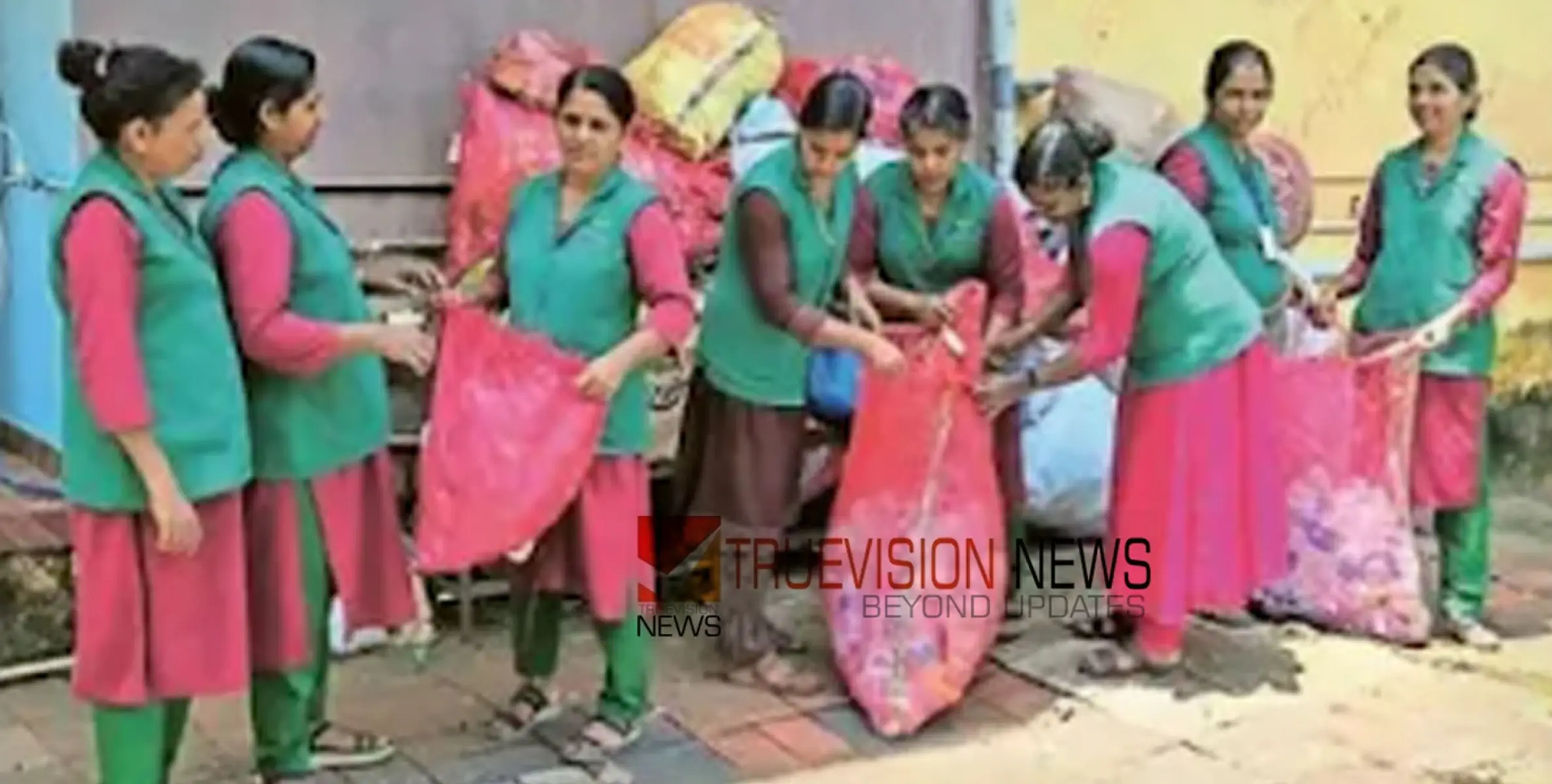 #reliefcamp | വിശ്രമമില്ലാതെ; ദുരിതാശ്വാസ ക്യാമ്പുകളില്‍ കര്‍മ നിരതരായി ഹരിതകര്‍മ സേന