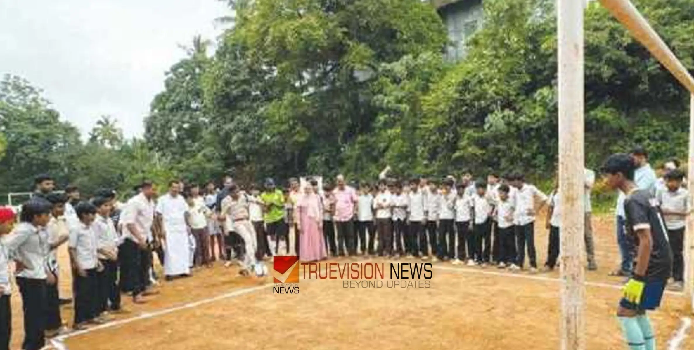  #Footballmatch  |  റോയൽ പ്രീമിയർ ലീഗ്;ഫുട്ബോൾ മത്സരത്തിന് കായക്കൊടി ഹൈസ്‌കൂൾ ഗ്രൗണ്ടിൽ തുടക്കം