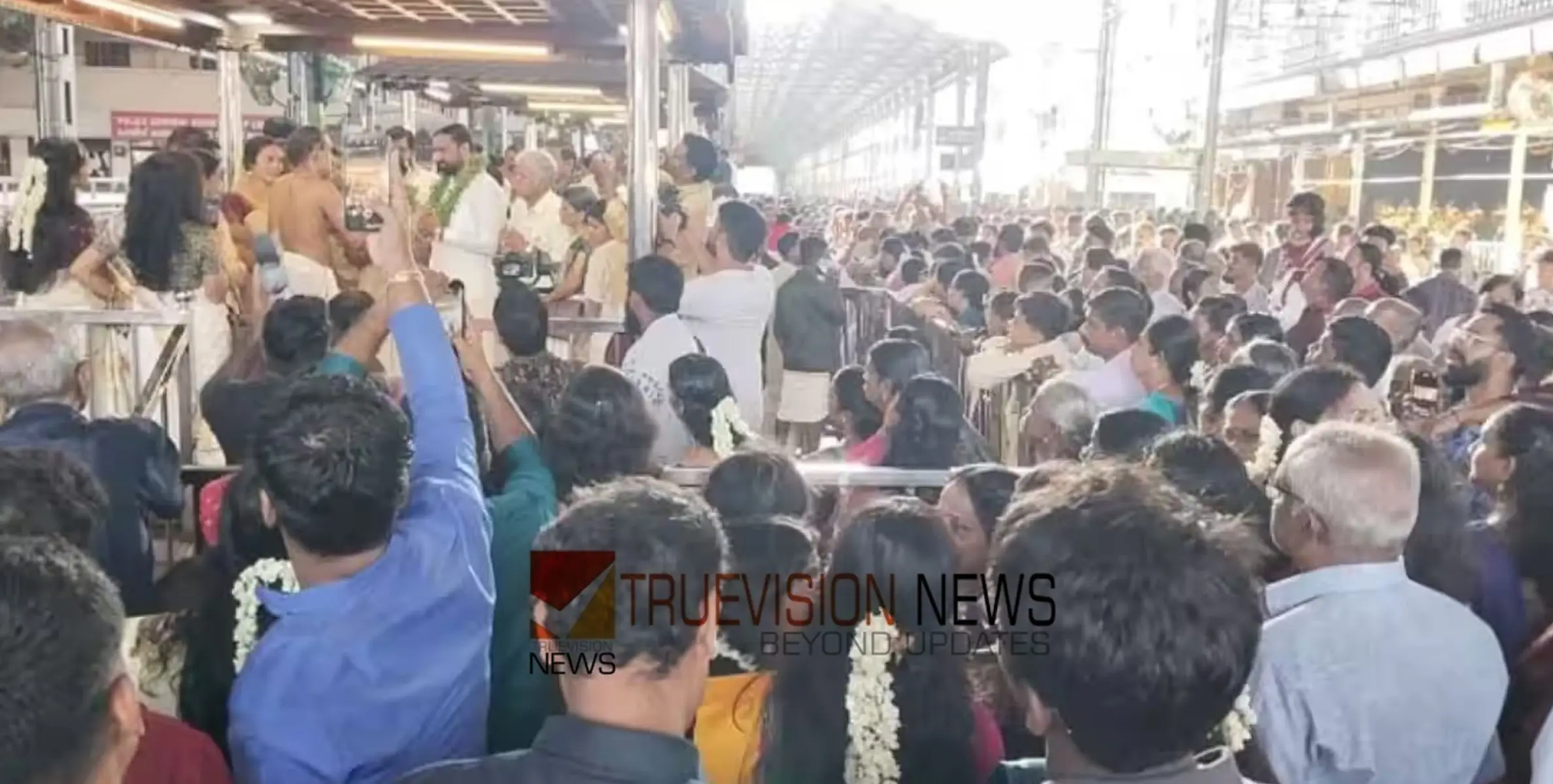 #guruvayurtemple | ചിങ്ങം പിറന്നു, ഗുരുവായൂരിൽ കല്യാണമേളം; ബുക്കിങ് തിരക്ക്! പത്തും നൂറുമല്ല ഞായറാഴ്ച മാത്രം 198 വിവാഹങ്ങൾ