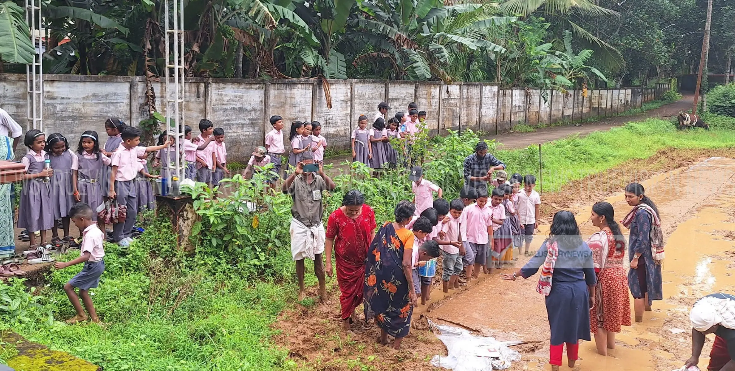 ആധുനിക രീതിയിലുള്ള കൃഷി രീതി അടുത്തറിഞ്ഞ് പനായി ജി എൽ പി സ്കൂളിലെ കുട്ടികൾ