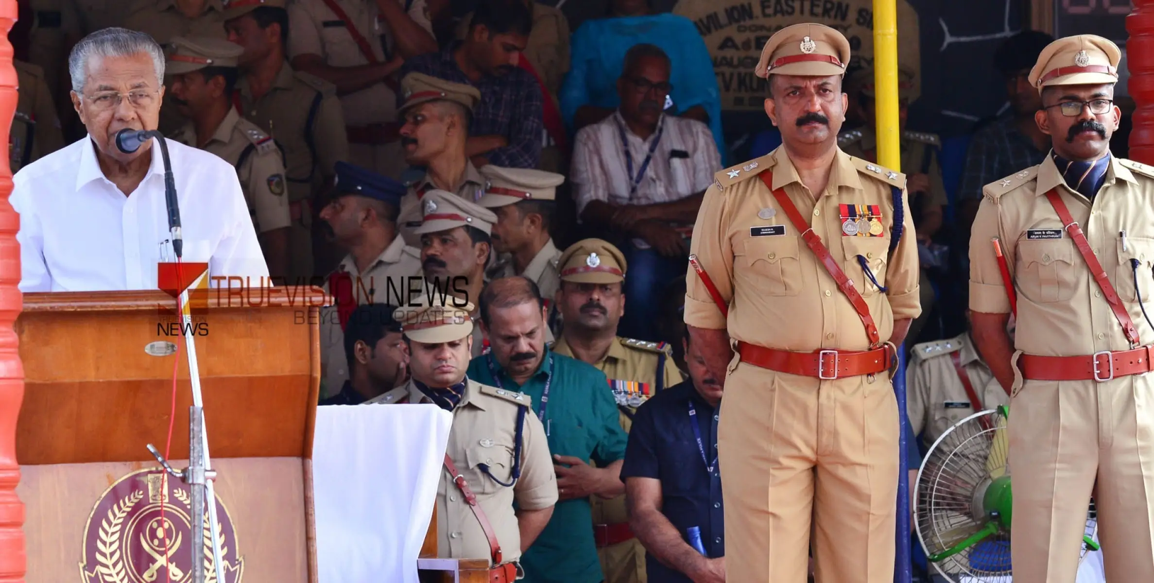 കേരള പൊലീസ് ദുരന്തങ്ങളില്‍ ജനങ്ങളോടൊപ്പം ചേര്‍ന്നുനില്‍ക്കുന്ന സേന - മുഖ്യമന്ത്രി