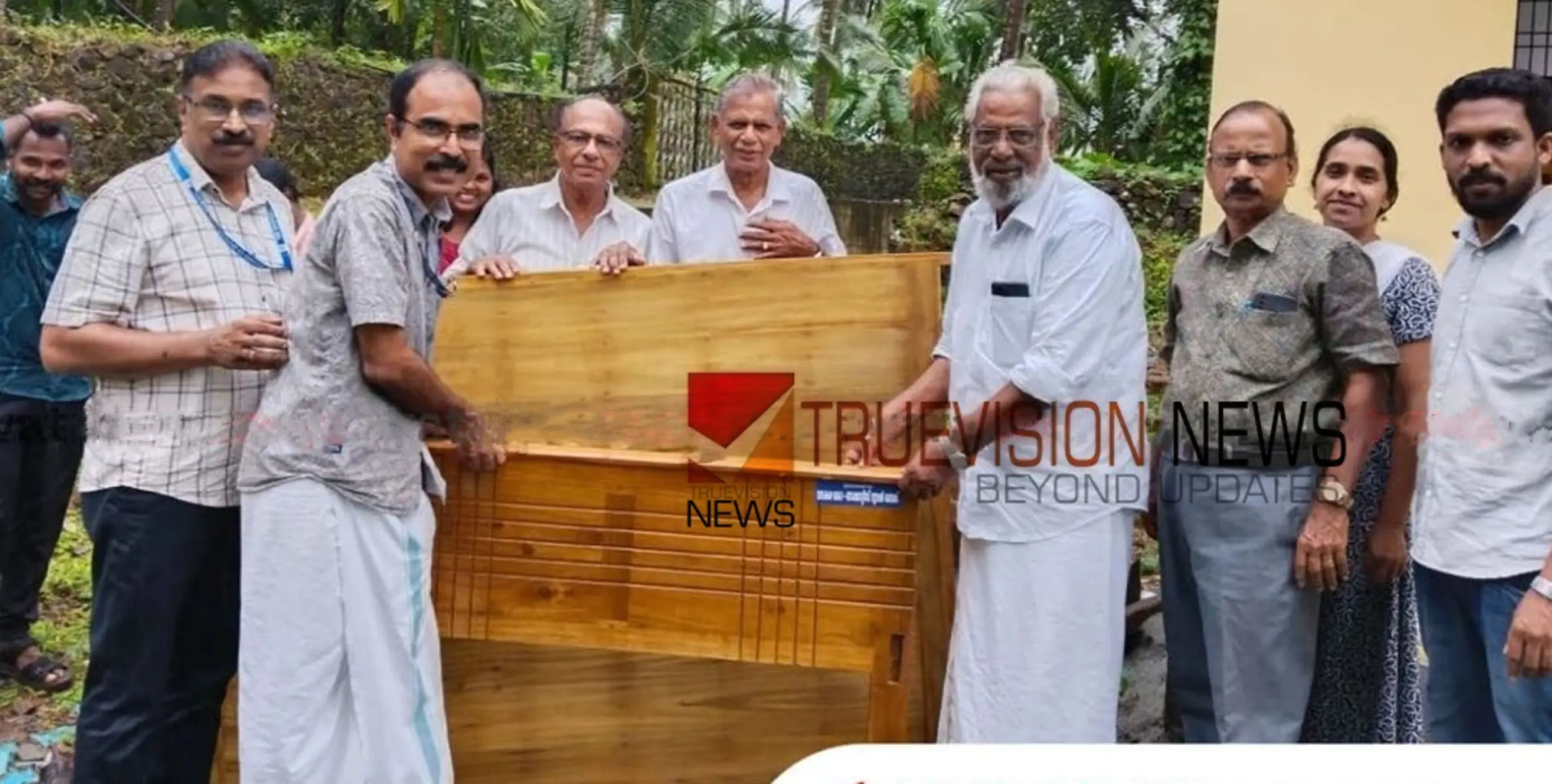 #vilangadlandslide | വിലങ്ങാടിന് കൈത്താങ്ങായി; ദുരിതബാധിതർക്ക് കട്ടിലുകൾ കൈമാറി 