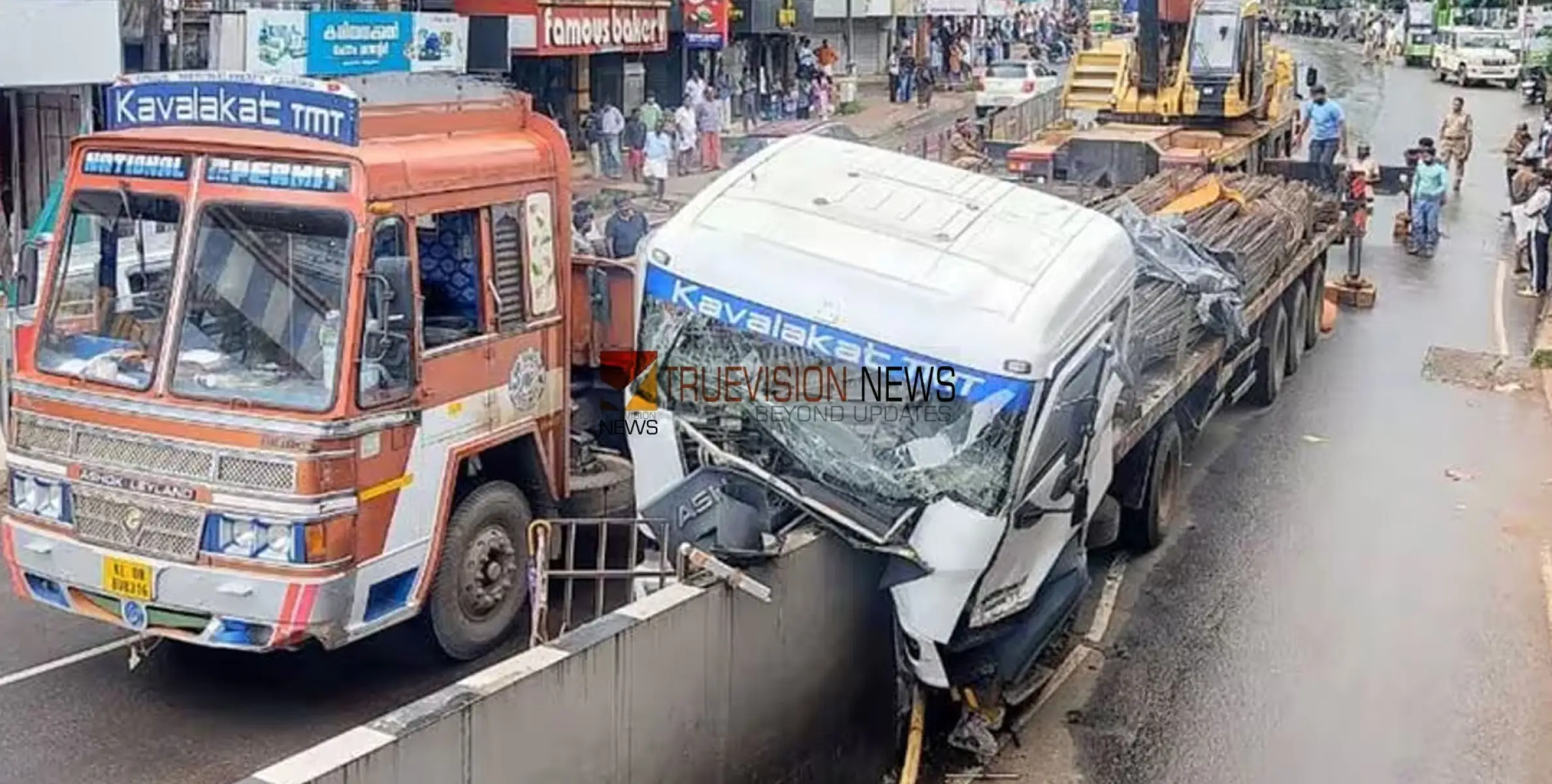 #trafficcontrol |  മേല്‍പ്പാലത്തിന്റെ സുരക്ഷാഭിത്തിയില്‍ ലോറി ഇടിച്ചുകയറി അപകടം; എടപ്പാളില്‍ ഗതാഗതനിയന്ത്രണം