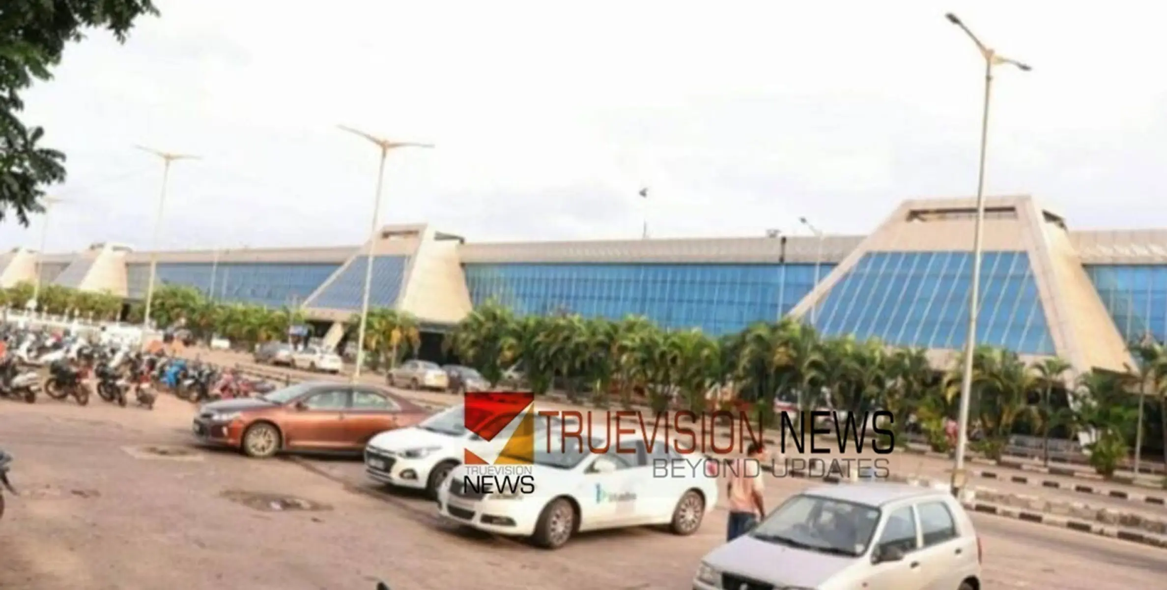 #Karipuairport  | കരിപ്പൂൂർ വിമാനത്താവളത്തിൽ ടാക്സി വാഹനങ്ങളുടെ പാര്‍ക്കിംഗ് ഫീസ് വർദ്ധനവ് മരവിപ്പിച്ചു