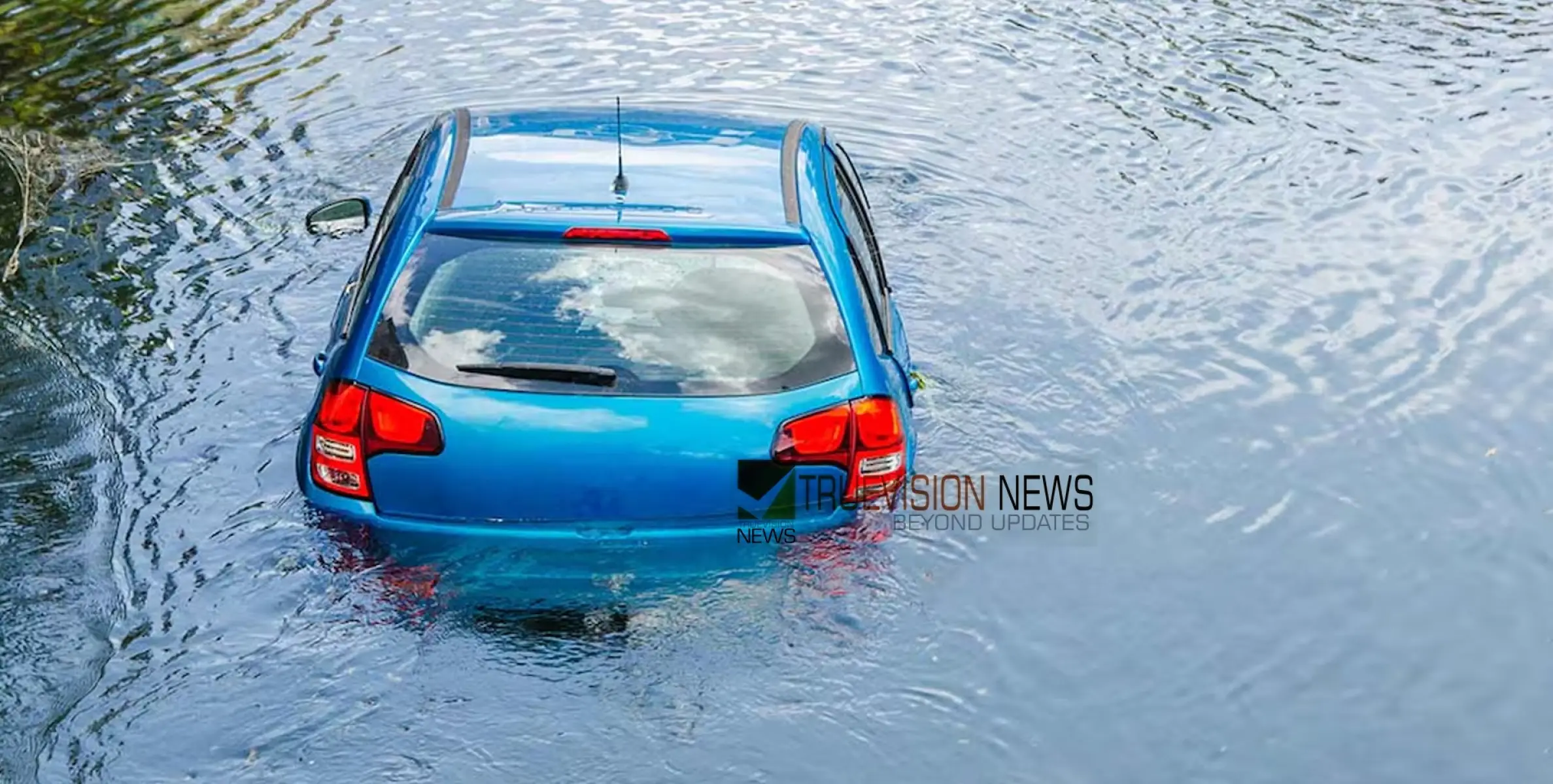 #accident | ഷാർജയില്‍ പാലത്തിൽ നിന്ന് കാർ കടലിലേക്ക് മറിഞ്ഞ് അപകടം; നാല് യുവാക്കൾ മരിച്ചു 