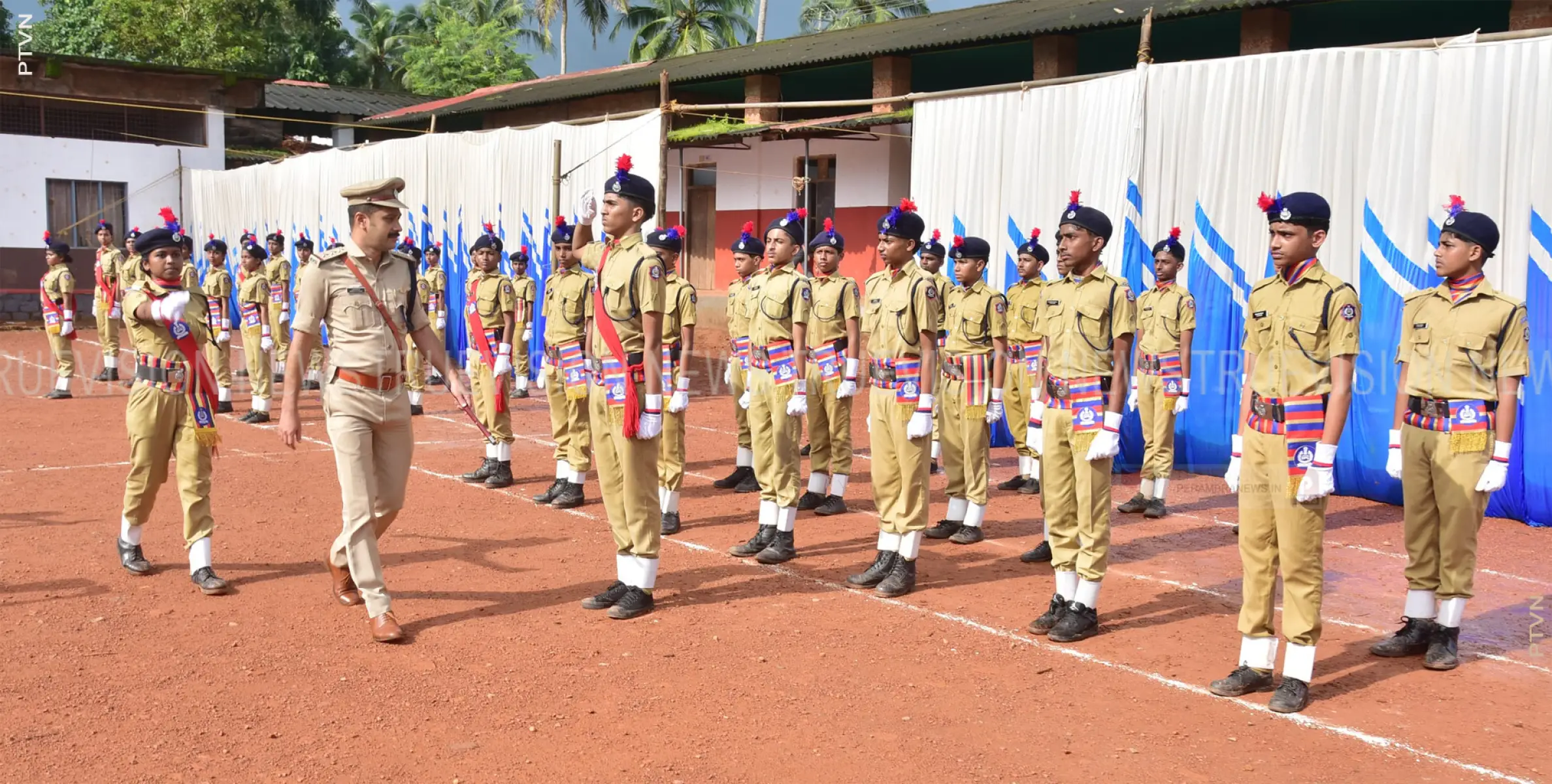 വടക്കുമ്പാട് ഹയര്‍ സെക്കന്ററി സ്‌കൂളിലെ സ്റ്റുഡന്റ് പൊലീസ് പാസിങ് ഔട്ട് പരേഡ് 