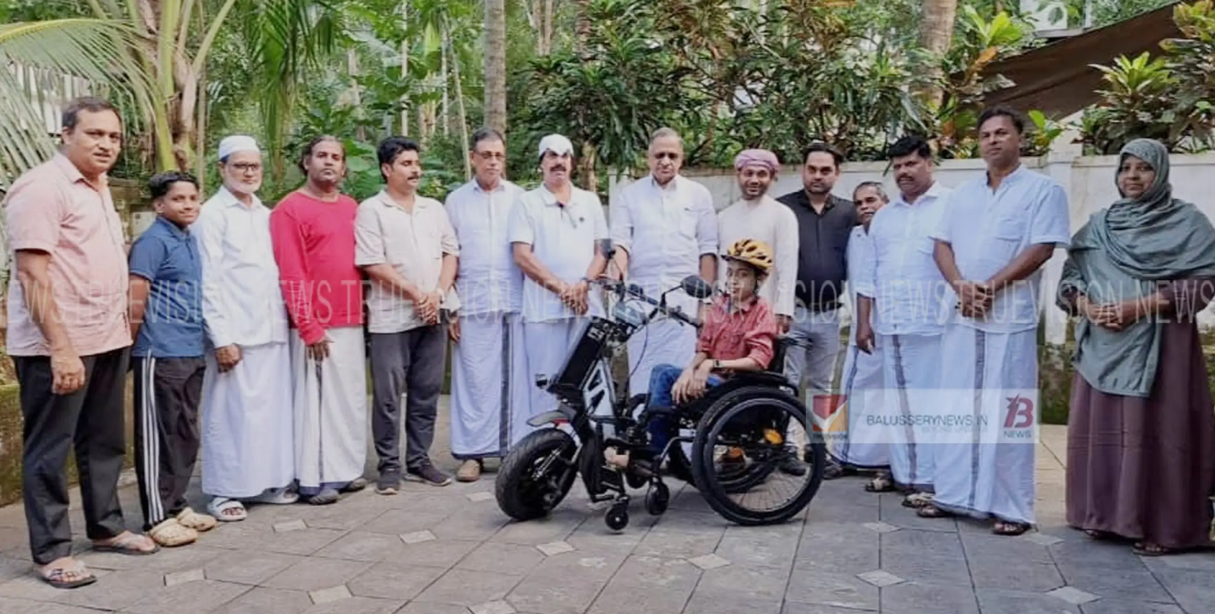 തലാസീമിയ രോഗം ബാധിച്ച പതിനെട്ടുകാരന് താങ്ങായി ഇലക്ട്രിക്കൽ വീൽചെയർ സമ്മാനിച്ച് നാട്ടുകാർ 