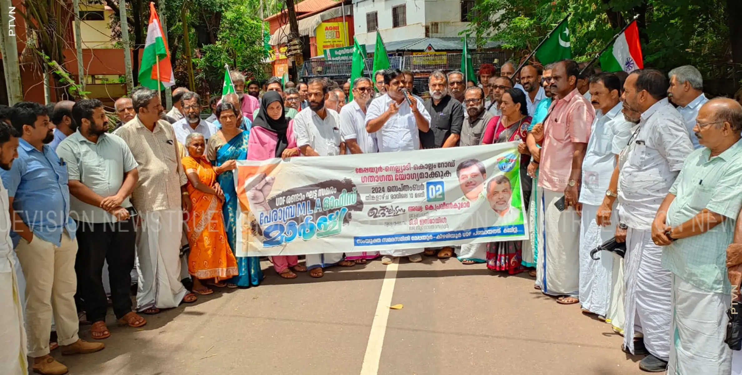 മേപ്പയൂര്‍-നെല്ല്യാടി-കൊല്ലം റോഡ്; പേരാമ്പ്ര എംഎല്‍എ ഓഫീസിലേക്ക് മാര്‍ച്ച് സംഘടിപ്പിച്ച് യുഡിഎഫ് പ്രവര്‍ത്തകര്‍ 