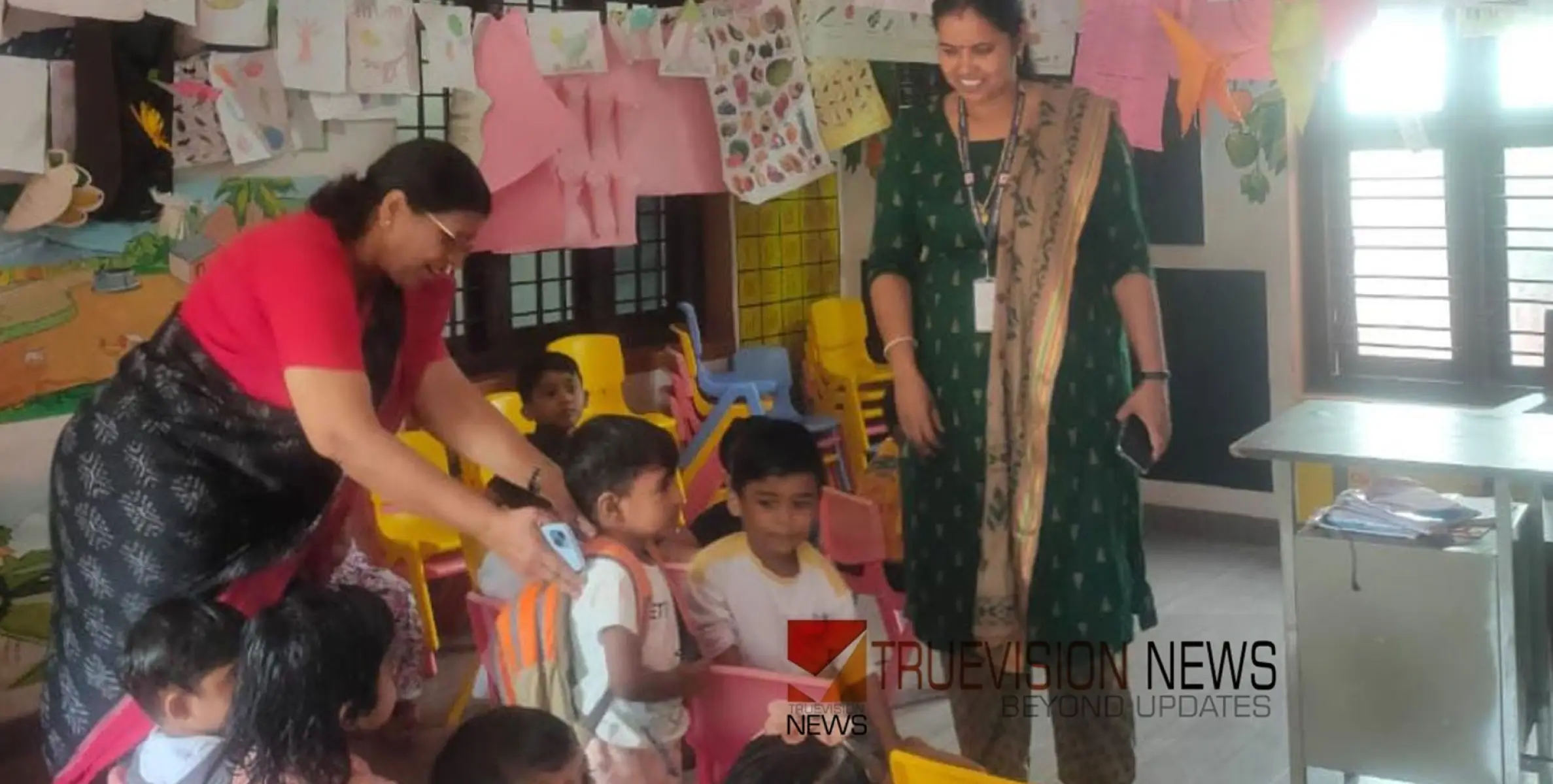 #UdayaAnganwadi | വനിതാ  കമ്മിഷൻ അധ്യക്ഷയ്ക്കൊപ്പം  ആടിയും പാടിയും  കുരുന്നുകൾ