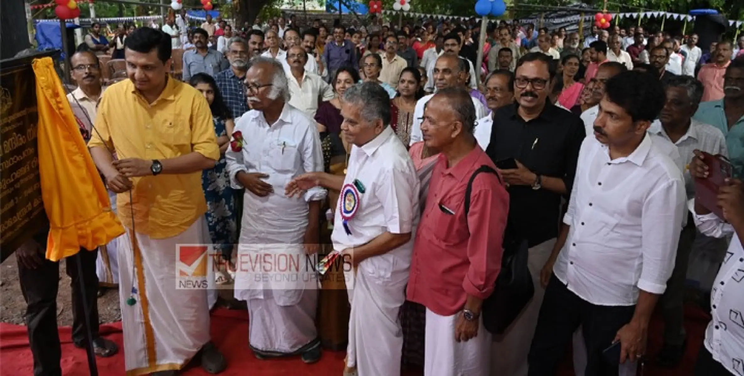 പിണറായിയിൽ പൊതുമരാമത്ത് വകുപ്പ് പണിയുന്ന വഴിയോര വിശ്രമകേന്ദ്രത്തിന് ശിലയിട്ടു ; റസ്റ്റ് ഹൗസ് പണിയുന്നത് 5 കോടി 8 ലക്ഷം രൂ‌പ ചിലവിൽ