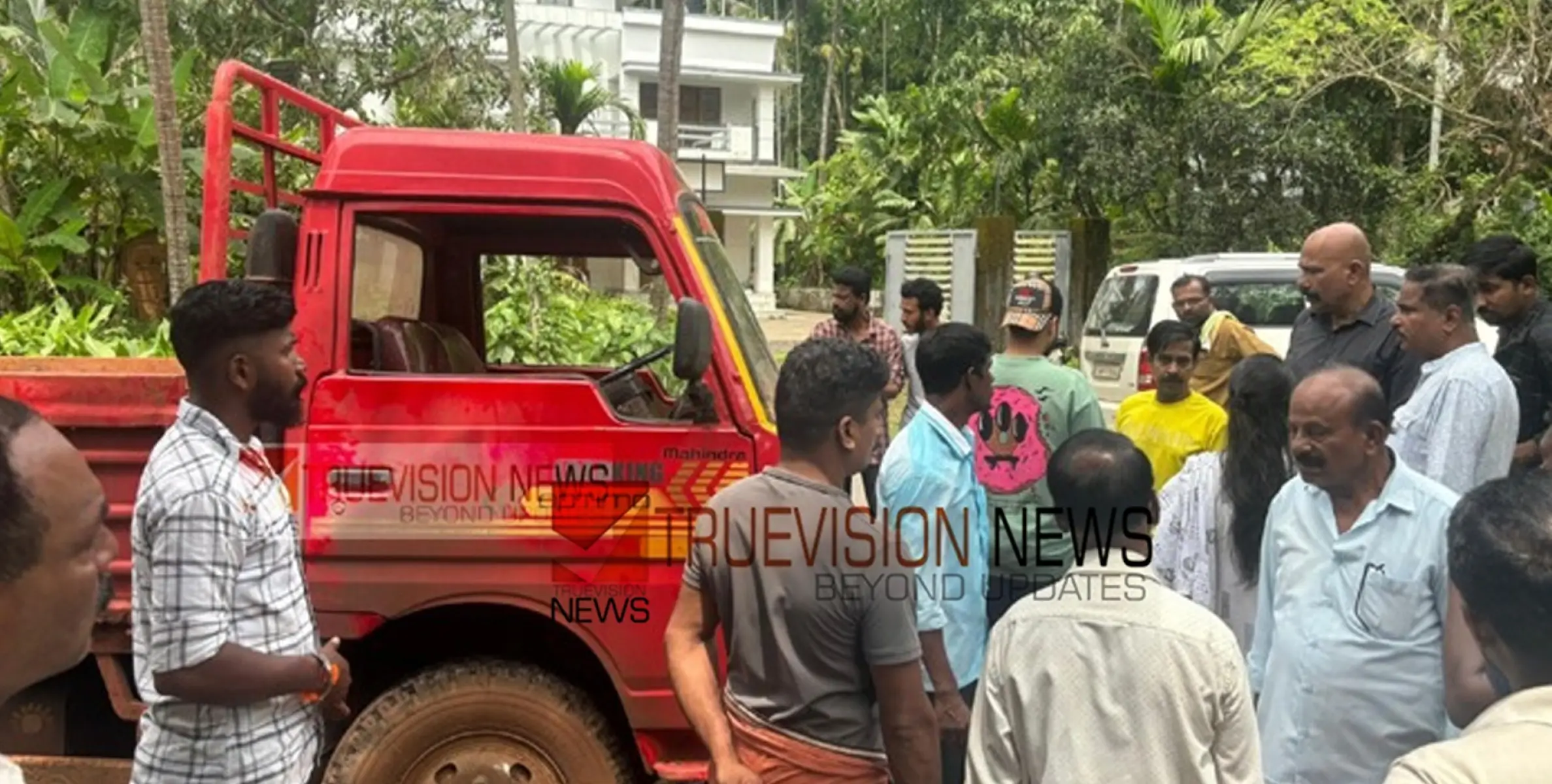 #accident | കൂത്തുപറമ്പിൽ  ലോറി ബൈക്കിലിടിച്ച് ബൈക്ക് യാത്രക്കാരൻ മരിച്ചു ; സഹയാത്രികക്ക് പരിക്ക്