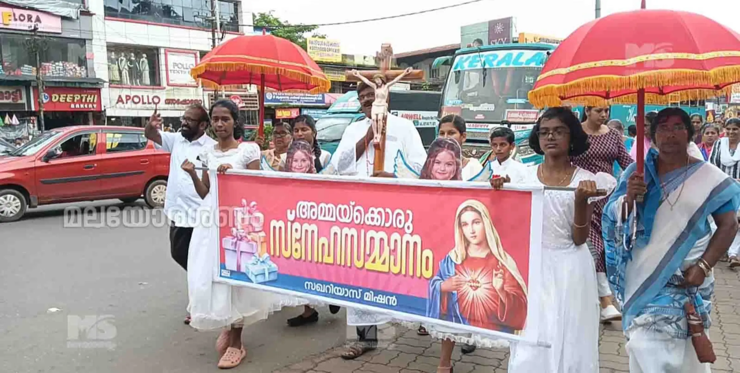 ഇരിട്ടിയിൽ സഖറിയാസ് മിഷന്റെ ആഭിമുഖ്യത്തിൽ അഖണ്ഡ ജപമാലയും റാലിയും