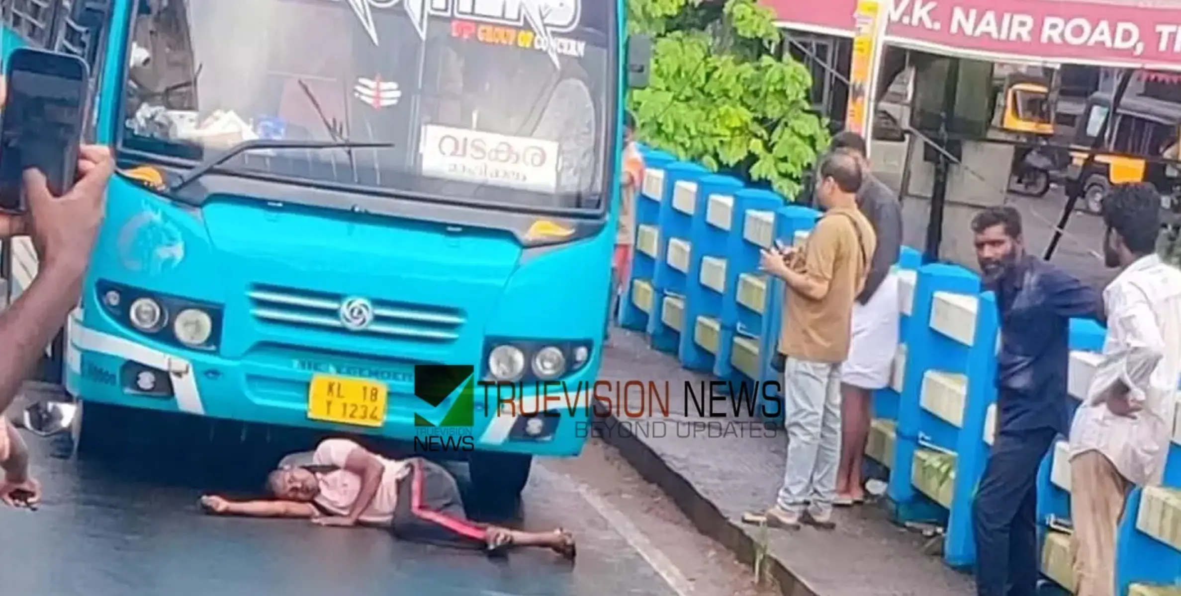 മാഹിയിലെ നടുറോഡിൽ  മദ്യപിച്ച് മധ്യവയസ്കന്‍റെ വിള‍യാട്ടം