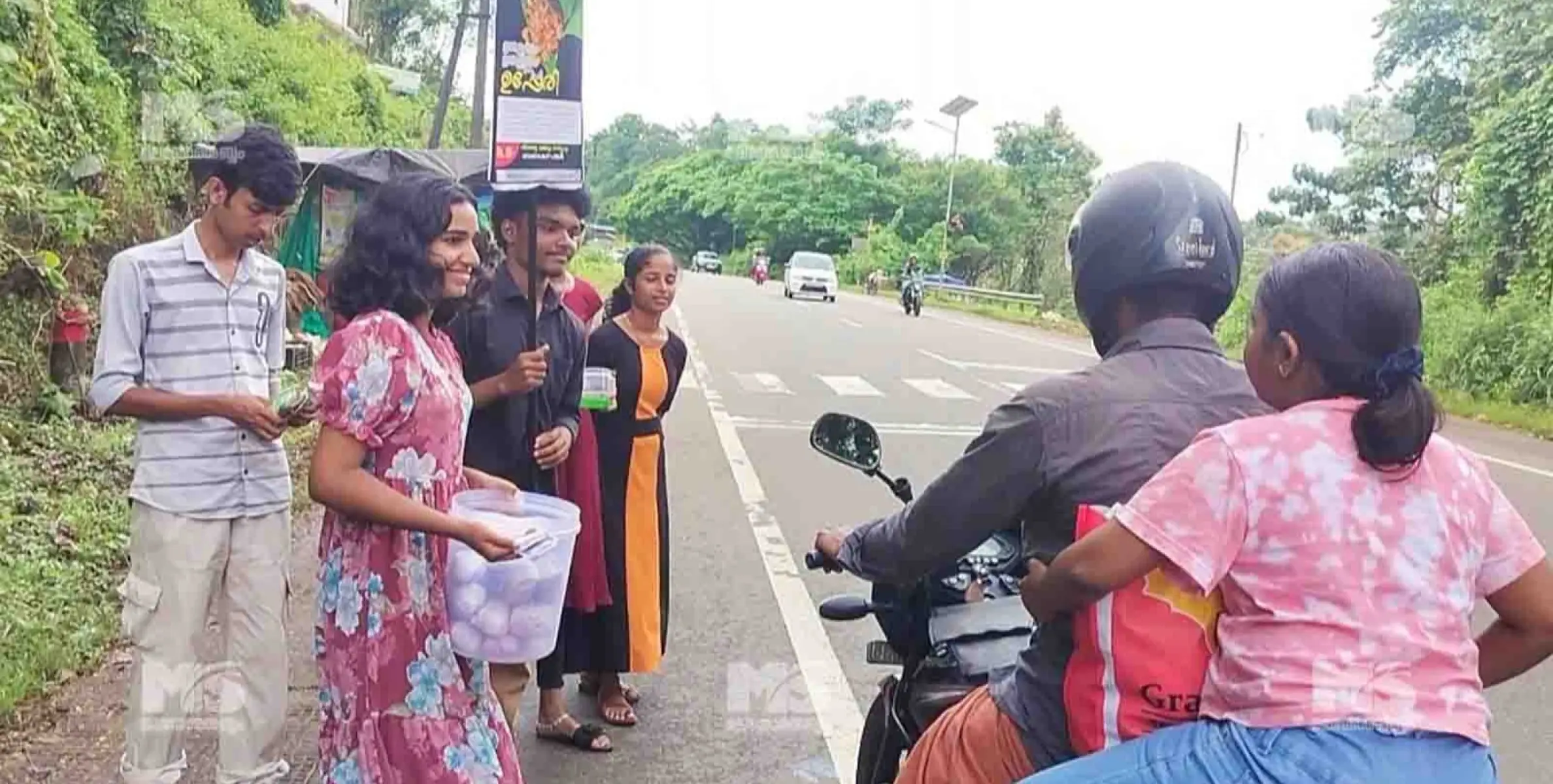 വായനാടിനുവേണ്ടി 'ഉപ്പേരി ചലഞ്ചുമായി' എം ജി കോളേജ്  എൻ എസ് എസ് വളണ്ടിയർമാർ  