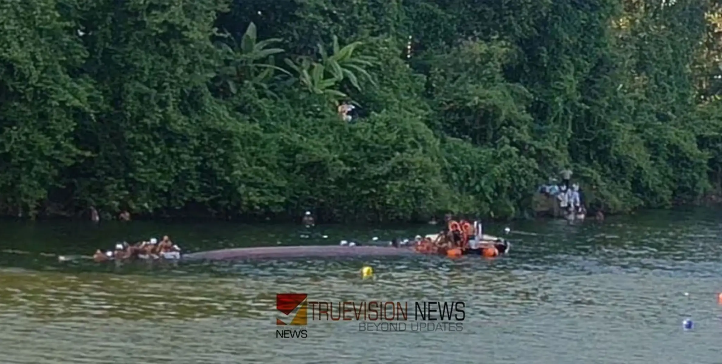 #death | ജലോത്സവത്തിനിടെ പള്ളിയോടത്തില്‍നിന്ന് തുഴച്ചിലുകാരന്‍ വീണു മരിച്ചു